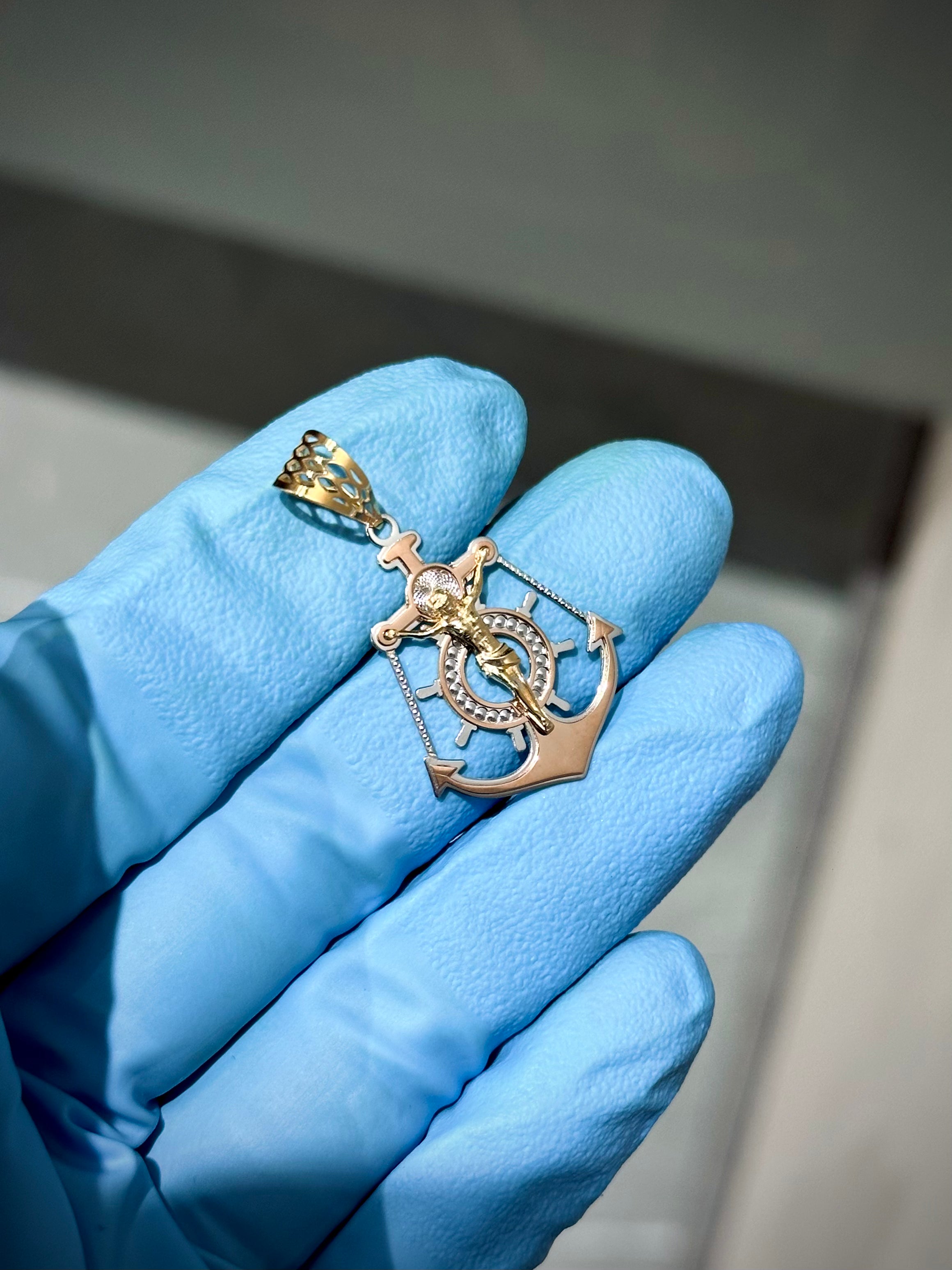 Dije ancla con cristo . 2.3gr / Largo 3cm / Tres Oros italy +4 P