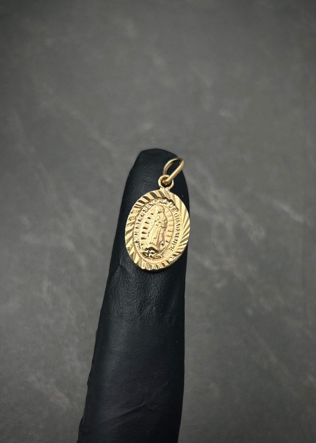 Dije virgen de guadalupe 0.9gr / Largo 2.2cm — Oro Amarillo
