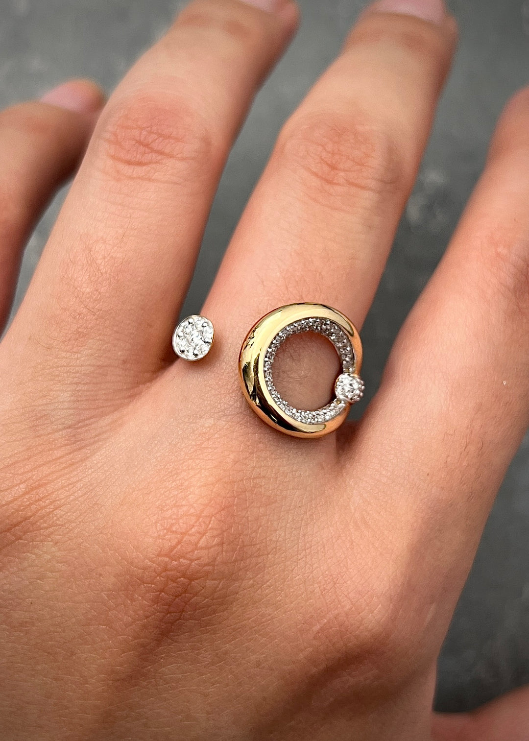 Anillo con 47pts de diamantes 4.35gr / Talla 6 1/4 — Oro Amarillo