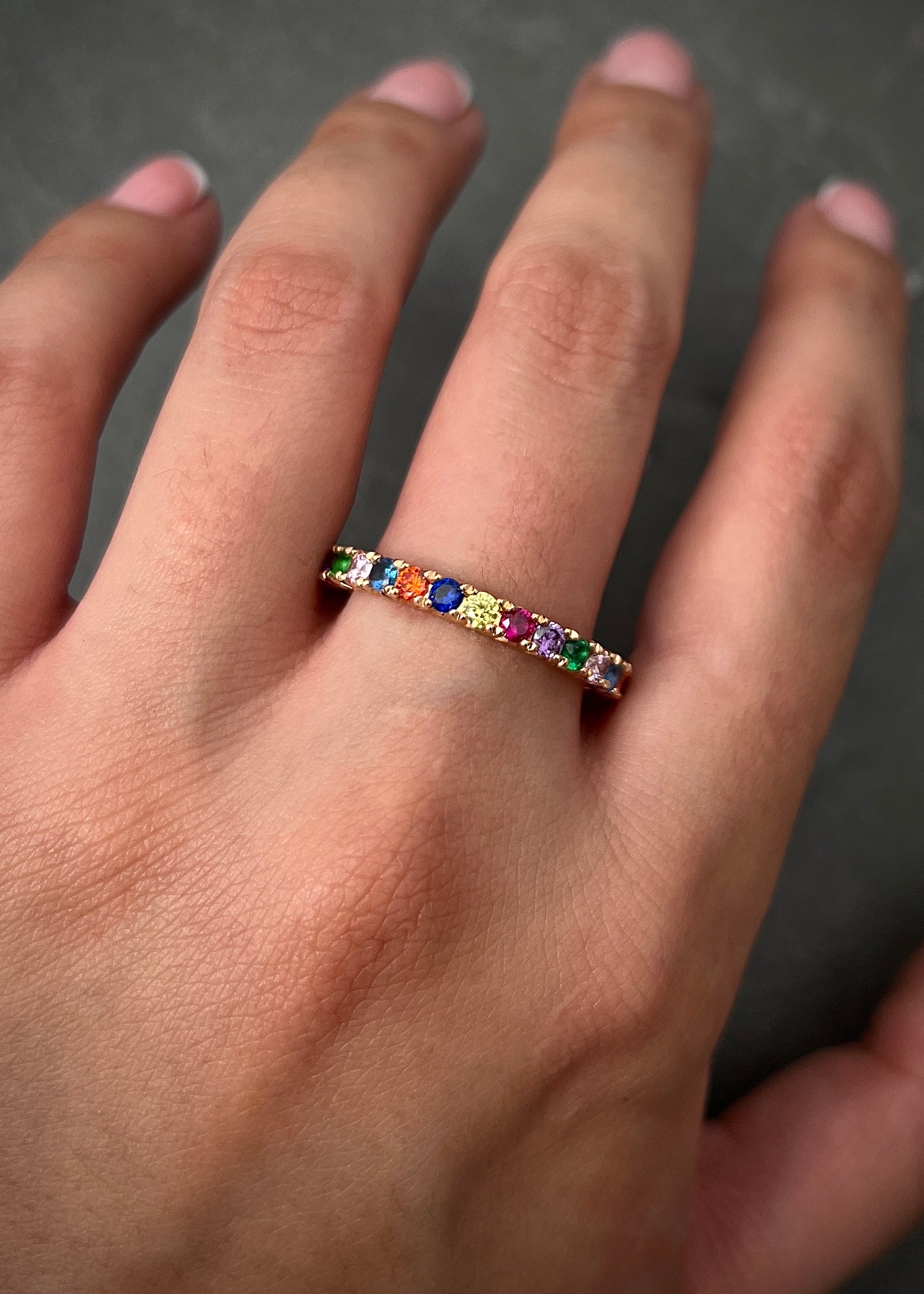 Anillo con swarovski multicolor 4.55gr / TALLA 10 1/2 / Oro Rosado Nac B