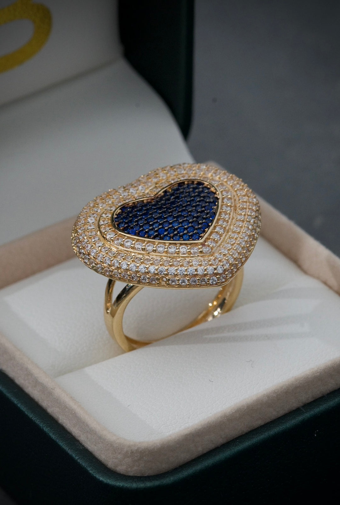Anillo de corazon con swarovski azul con blanco 8.35gr / Talla 6 1/2 Oro Amarillo — Oro Amarillo