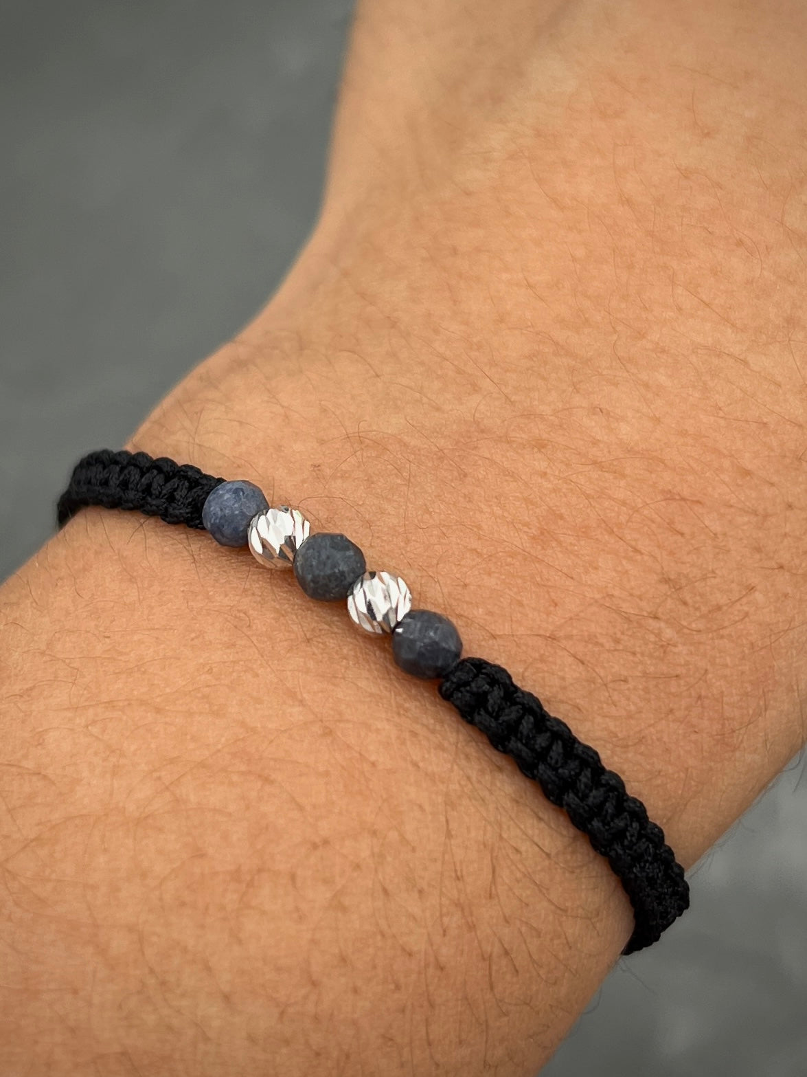 Pulsera en hilo negro con bolas diamantadas 0.08gr / Oro Blanco (Joya) M