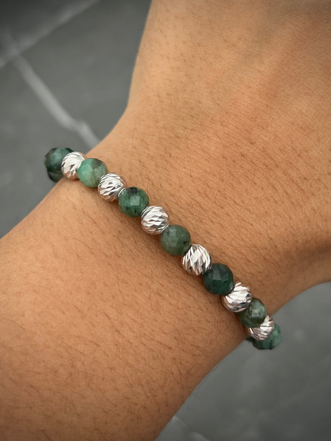 Pulsera con Bolas Diamantadas y morrallas 1.45gr — Oro Blanco