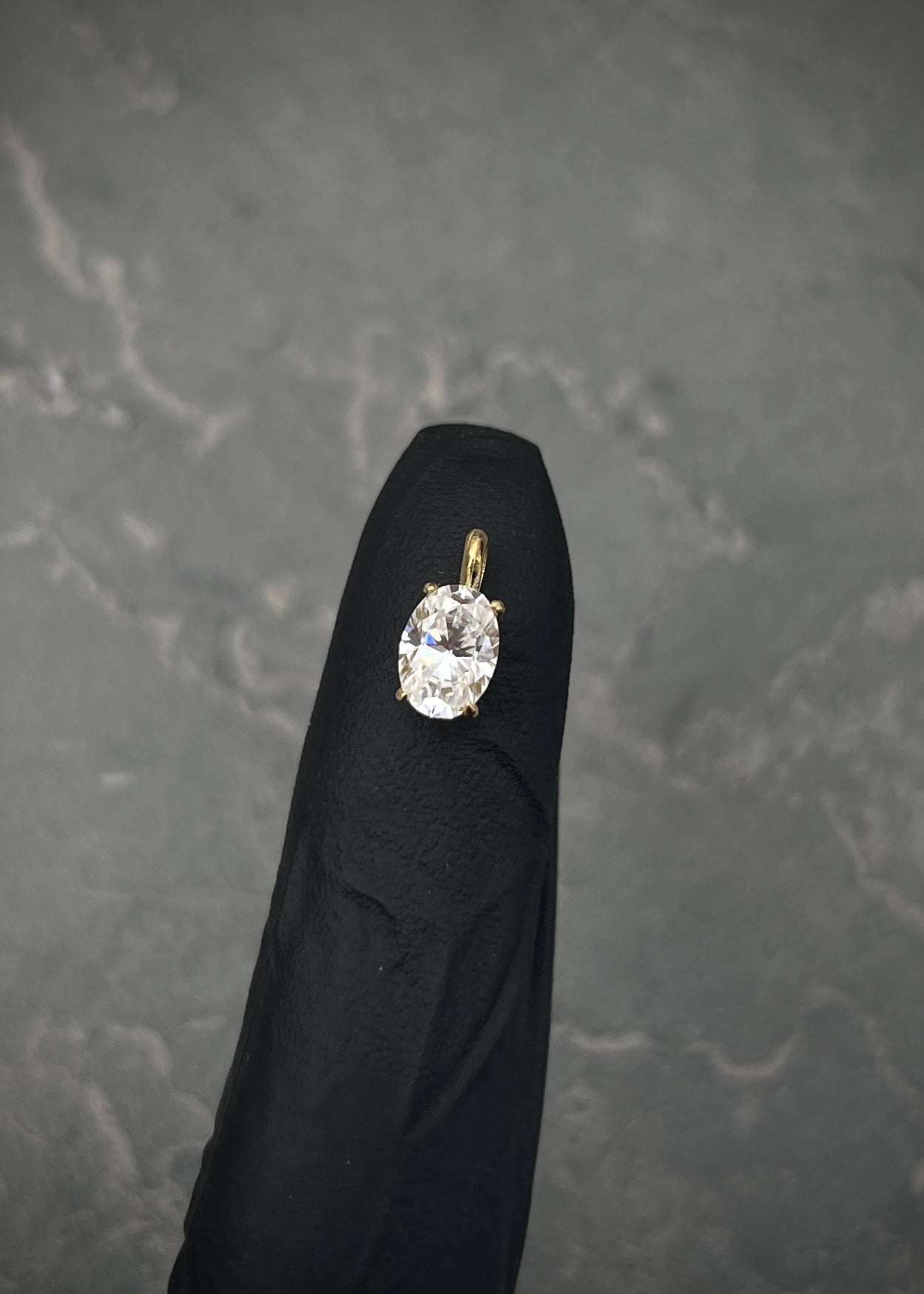 Dije con 123pts de moissanita 0.8gr / Largo 1.1cm / Oro Amarillo (Joya) B