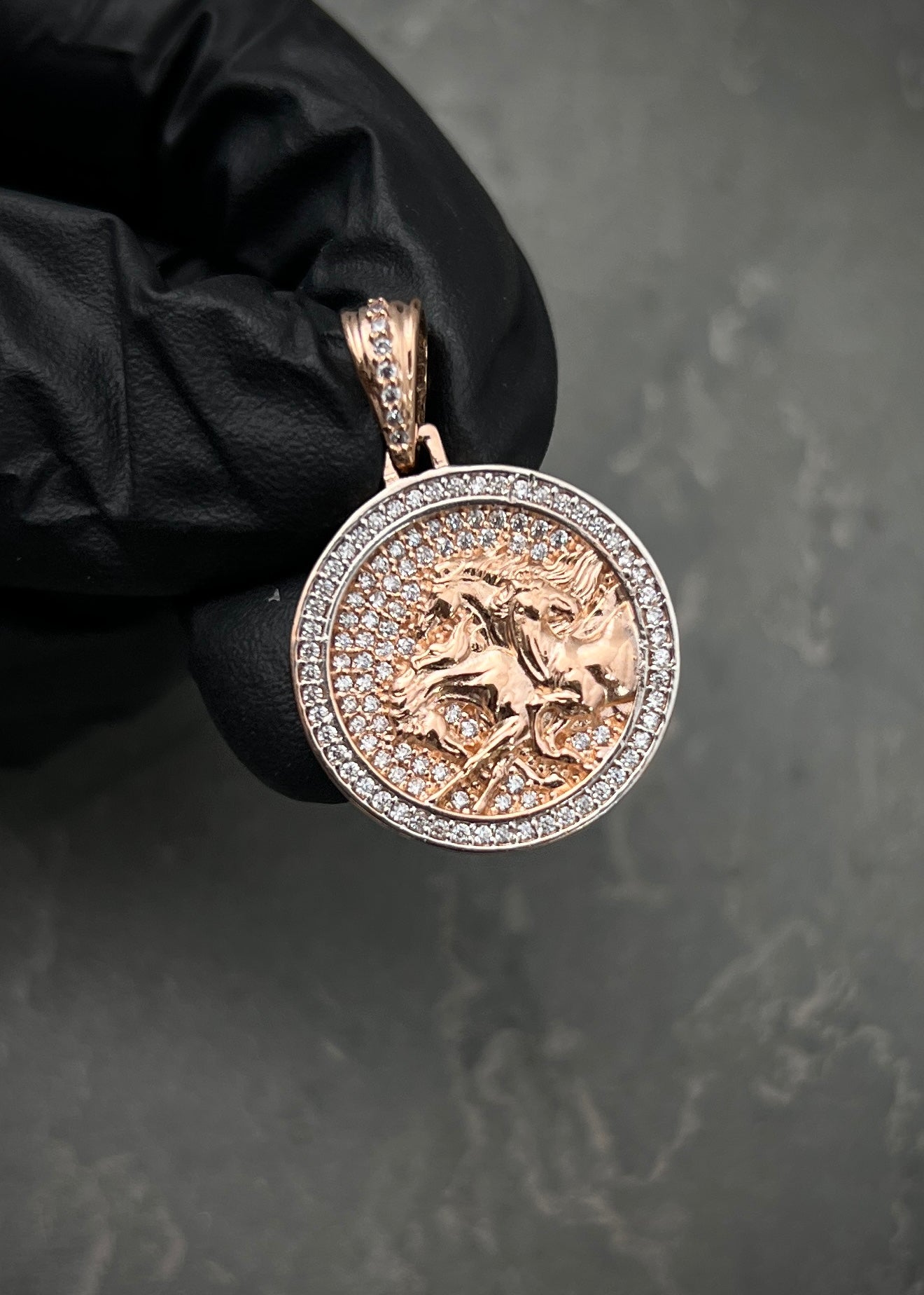 Dije caballos con swarovski blanco 6gr / Largo 3cm / Oro Rosado Nac P