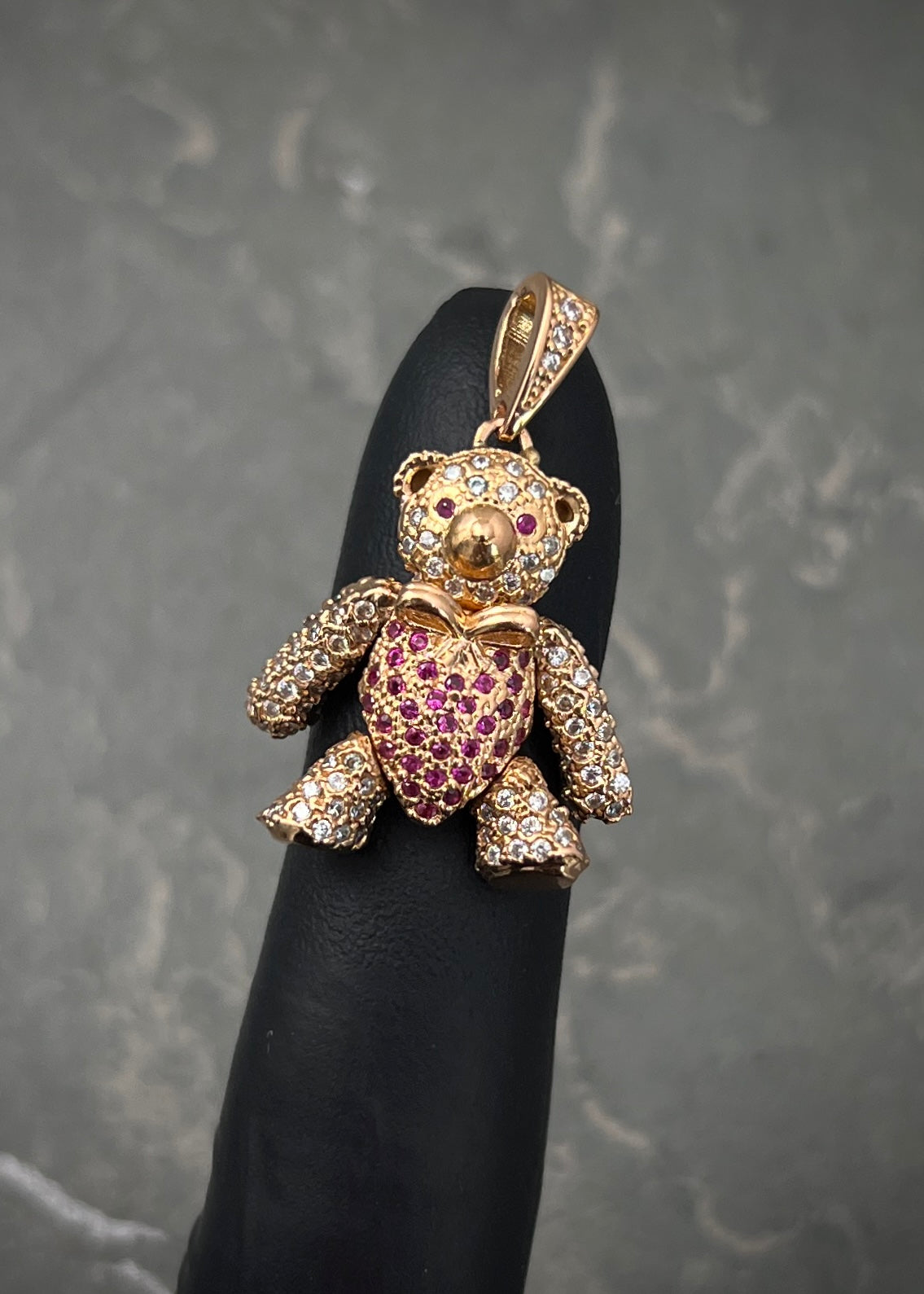 Dije oso con swarovski rosado y blanco 6.95gr / Largo 3cm / Oro Rosado Nac P