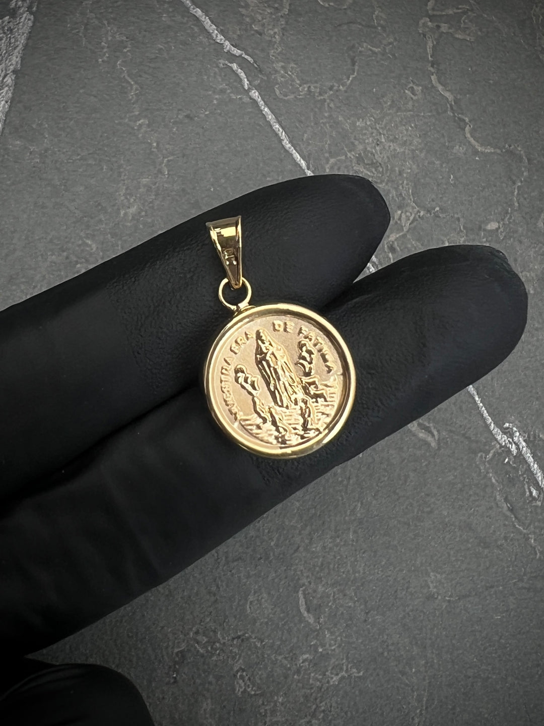 Dije nuestra señora fatima 1.05gr / Largo 2.4cm — Oro Amarillo