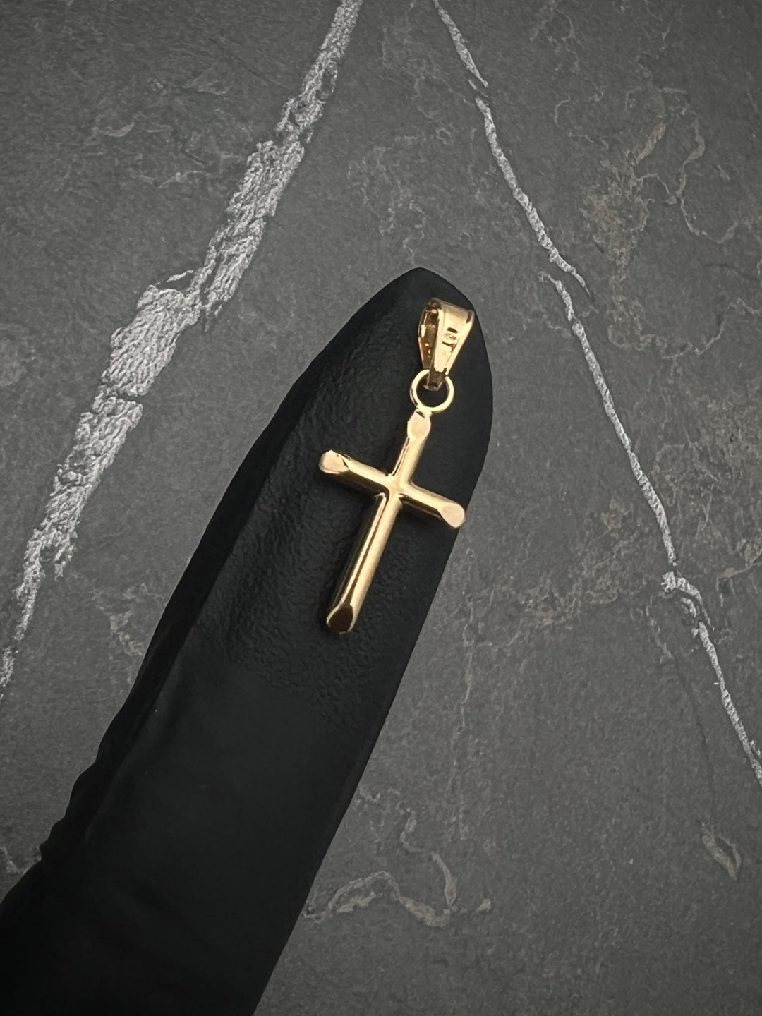 Dije de cruz 0.5gr / 2.5cm / 11mm — Oro Amarillo