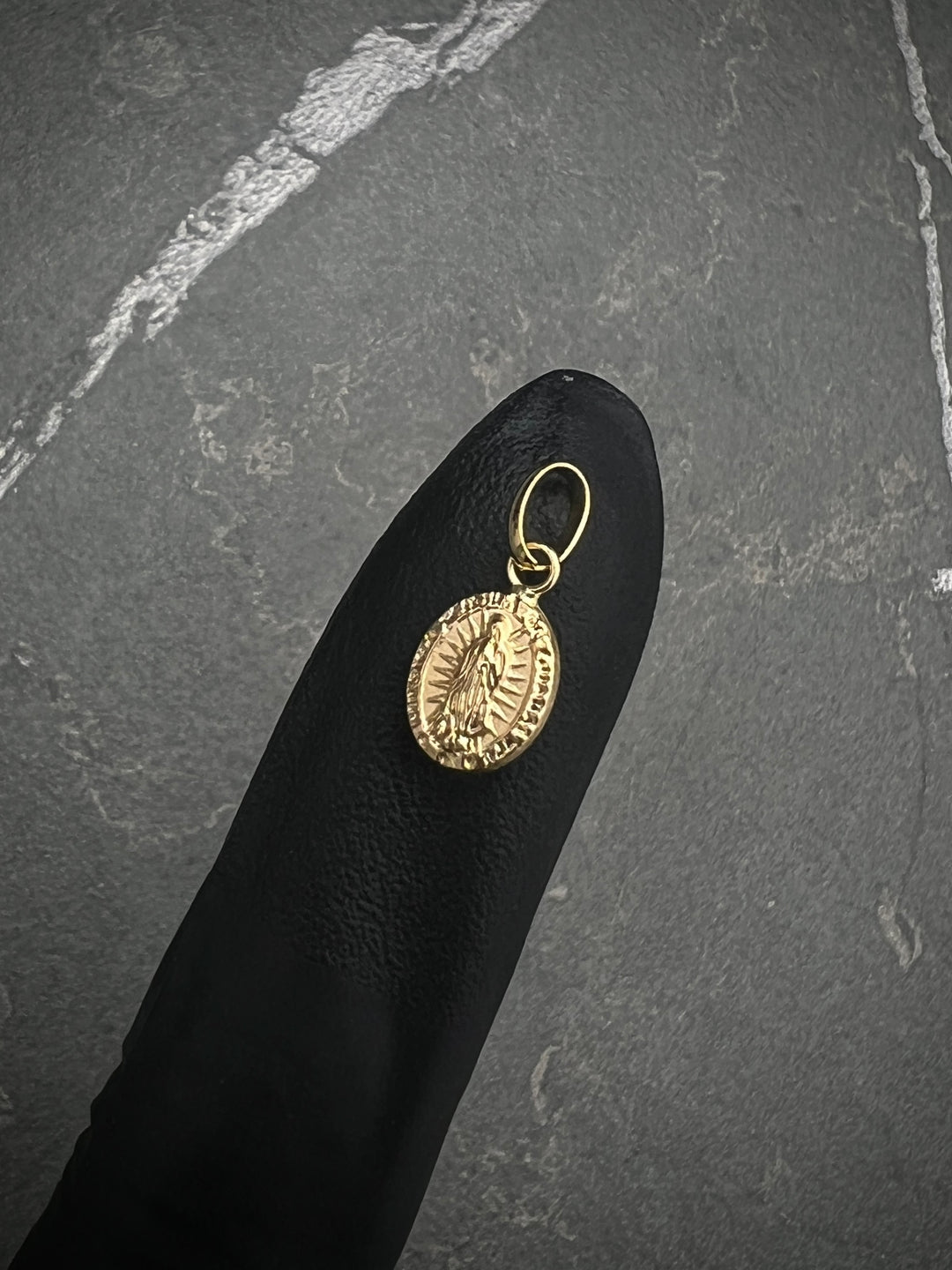 Dije virgen de guadalupe 0.35gr / Largo 1.5cm — Oro Amarillo