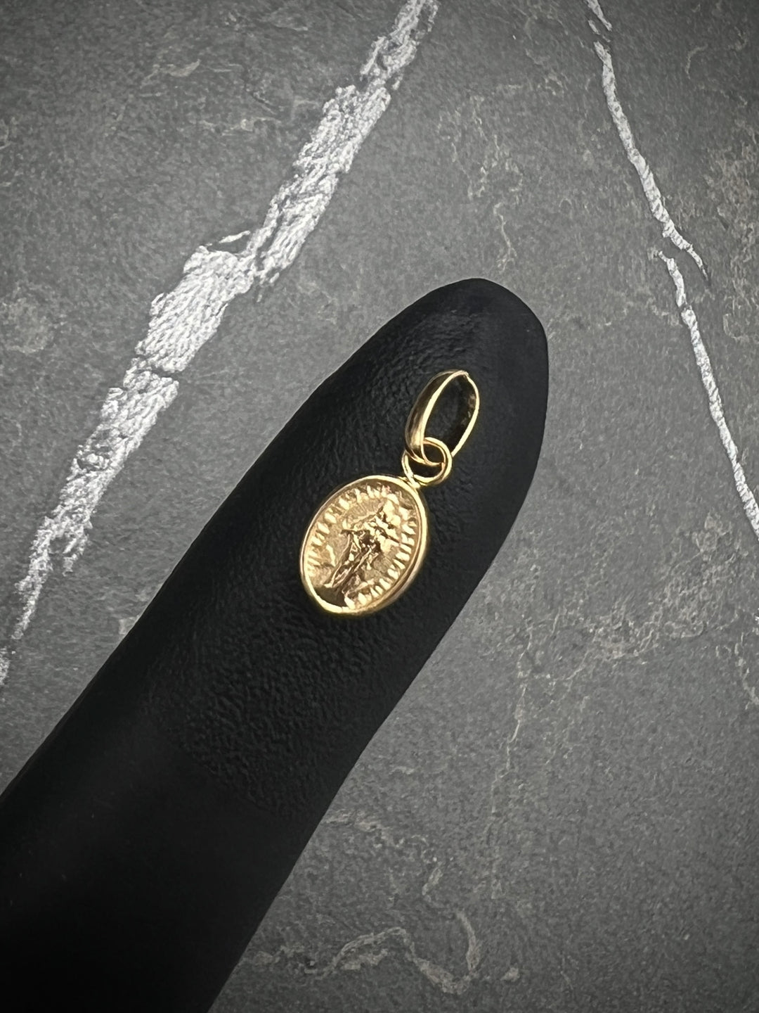 Dije virgen maria auxiliadora 0.35gr / Largo 1.5cm — Oro Amarillo