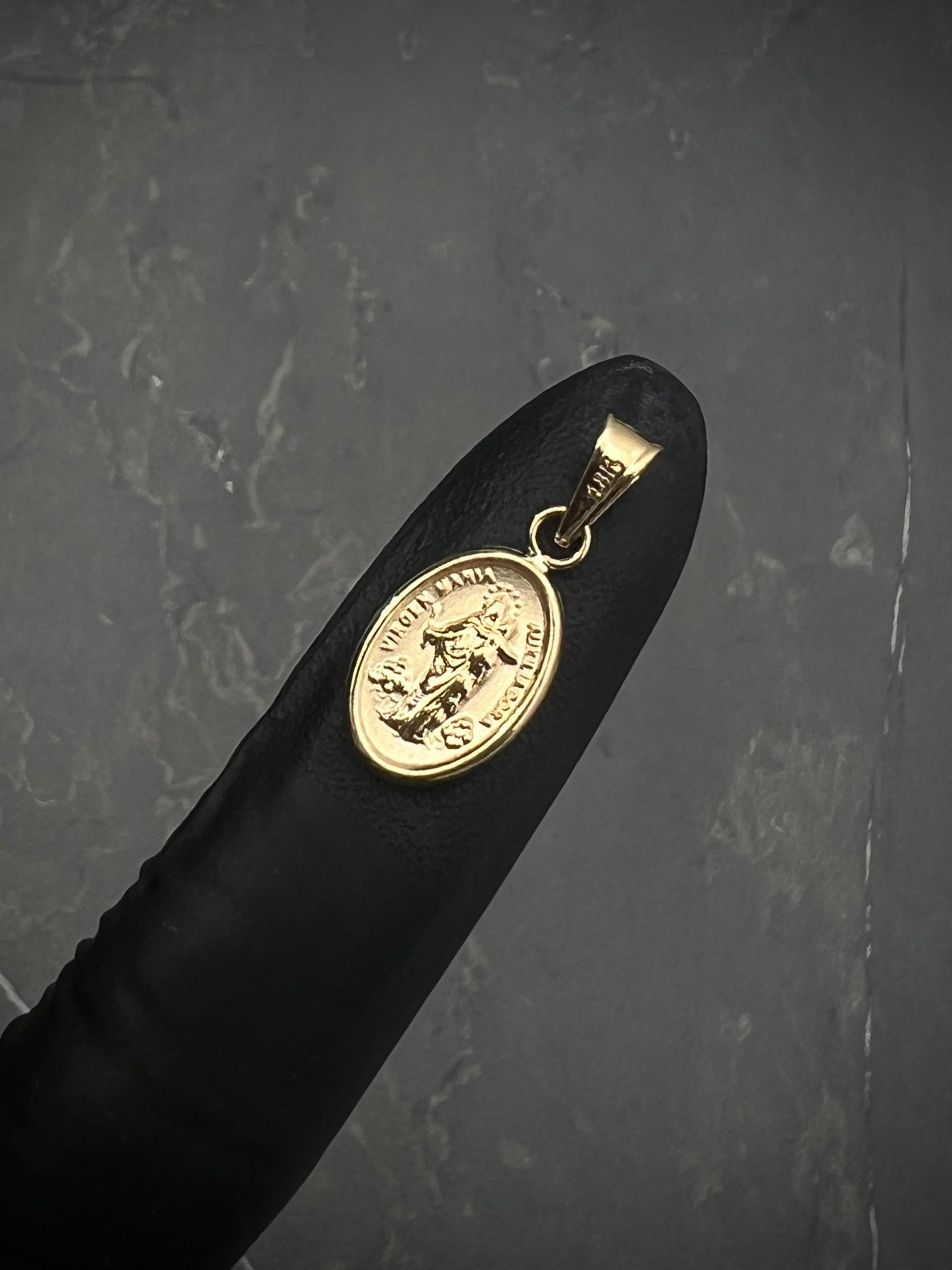Dije virgen maria auxiliadora 0.7gr / 2.3cm — Oro Amarillo