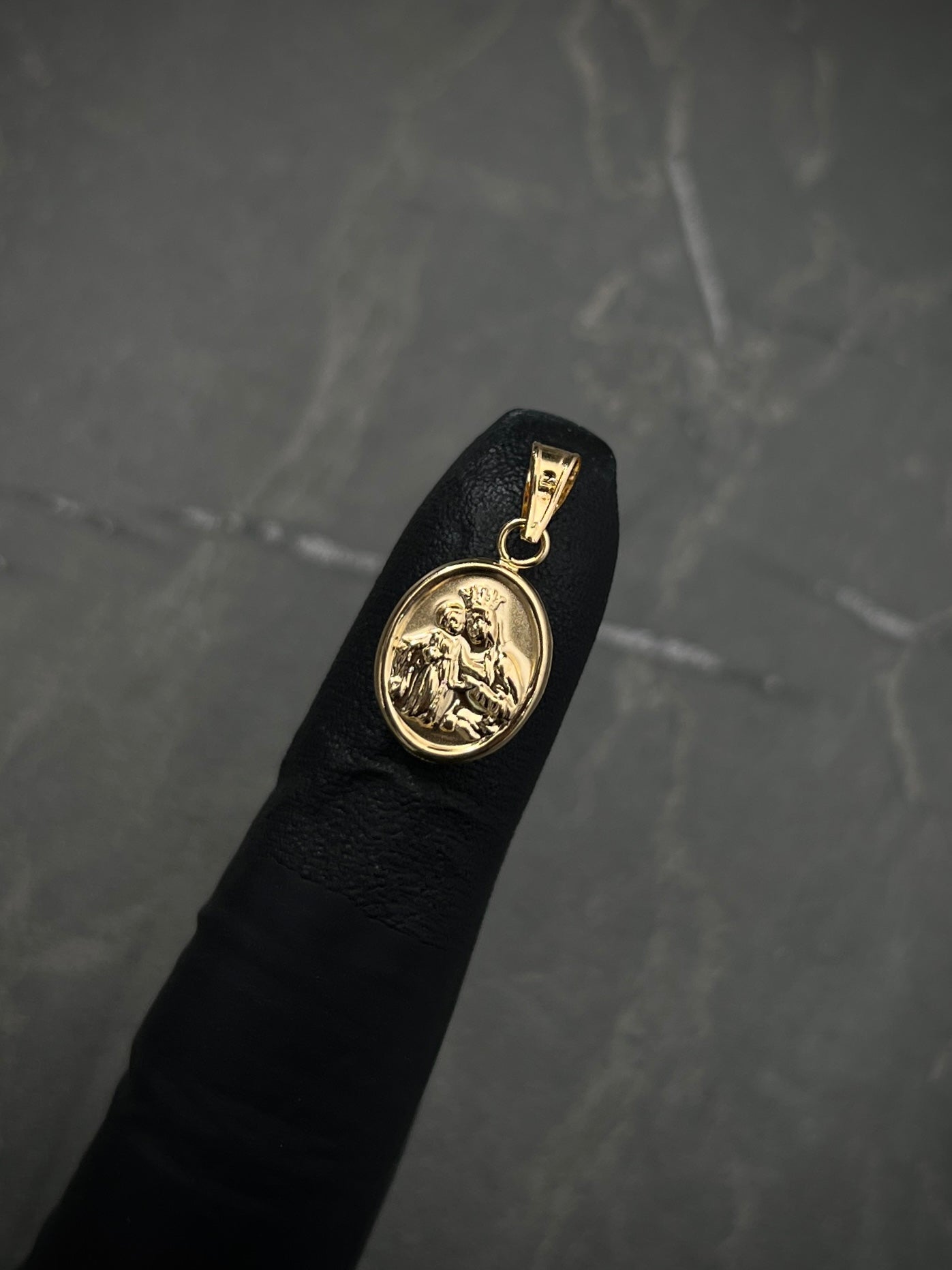 Dije virgen del carmen 0.55gr / Largo 1.8cm / Oro Amarillo Nac M