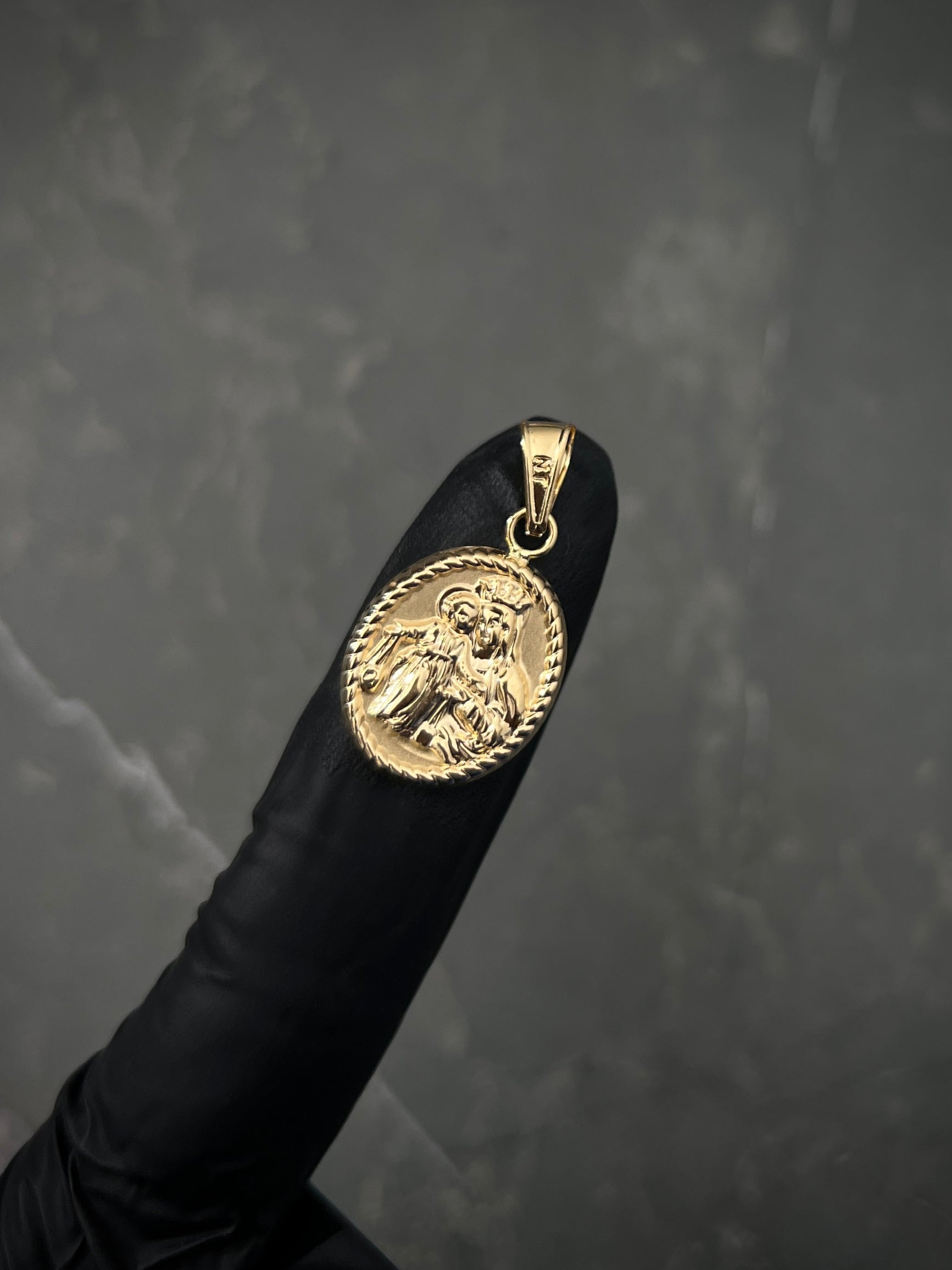 Dije virgen del carmen 1.55gr / Largo 3cm / Oro Amarillo Nac M