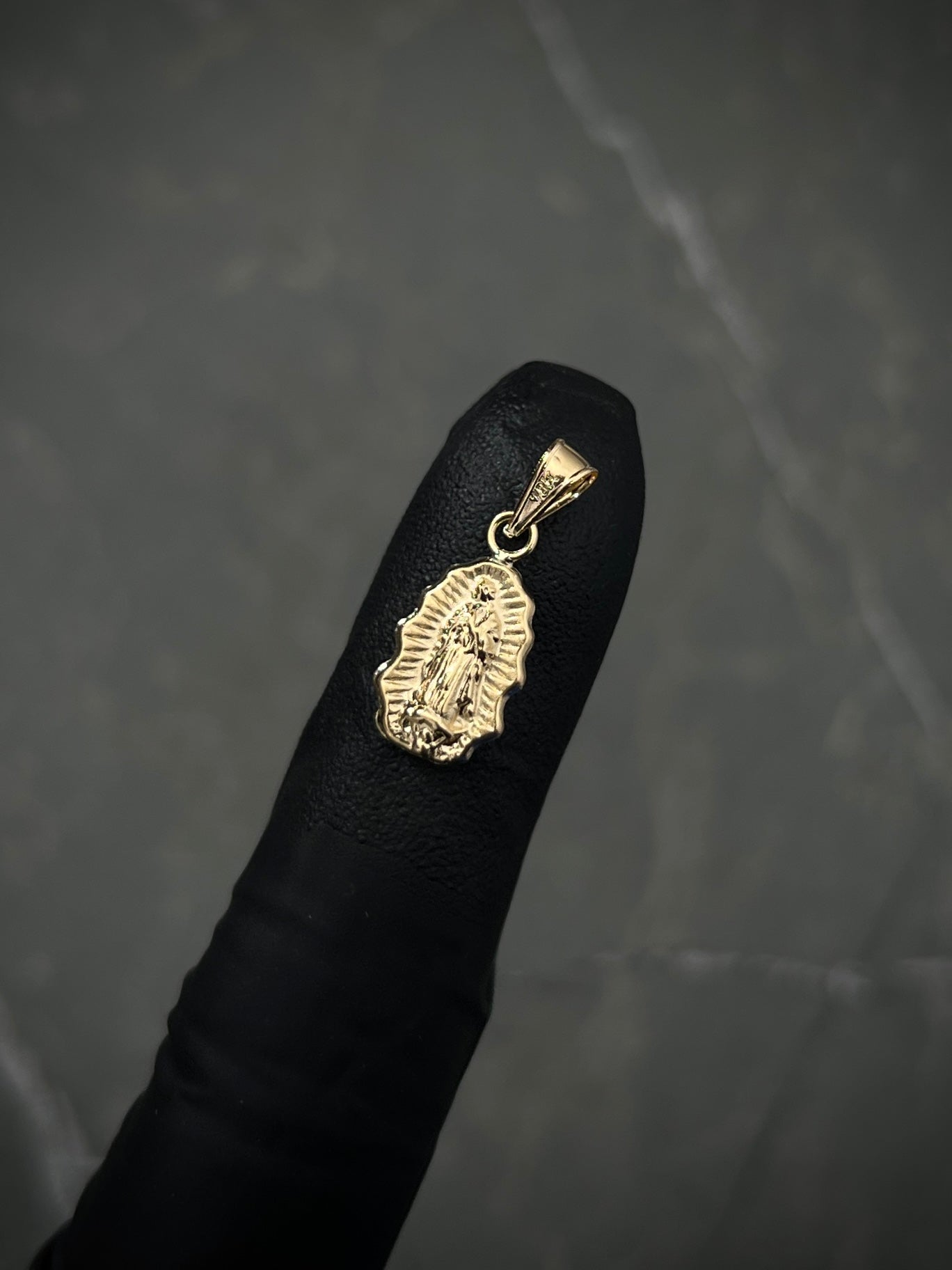 Dije virgen de guadalupe 0.5gr / Largo 2cm / Oro Amarillo Nac M