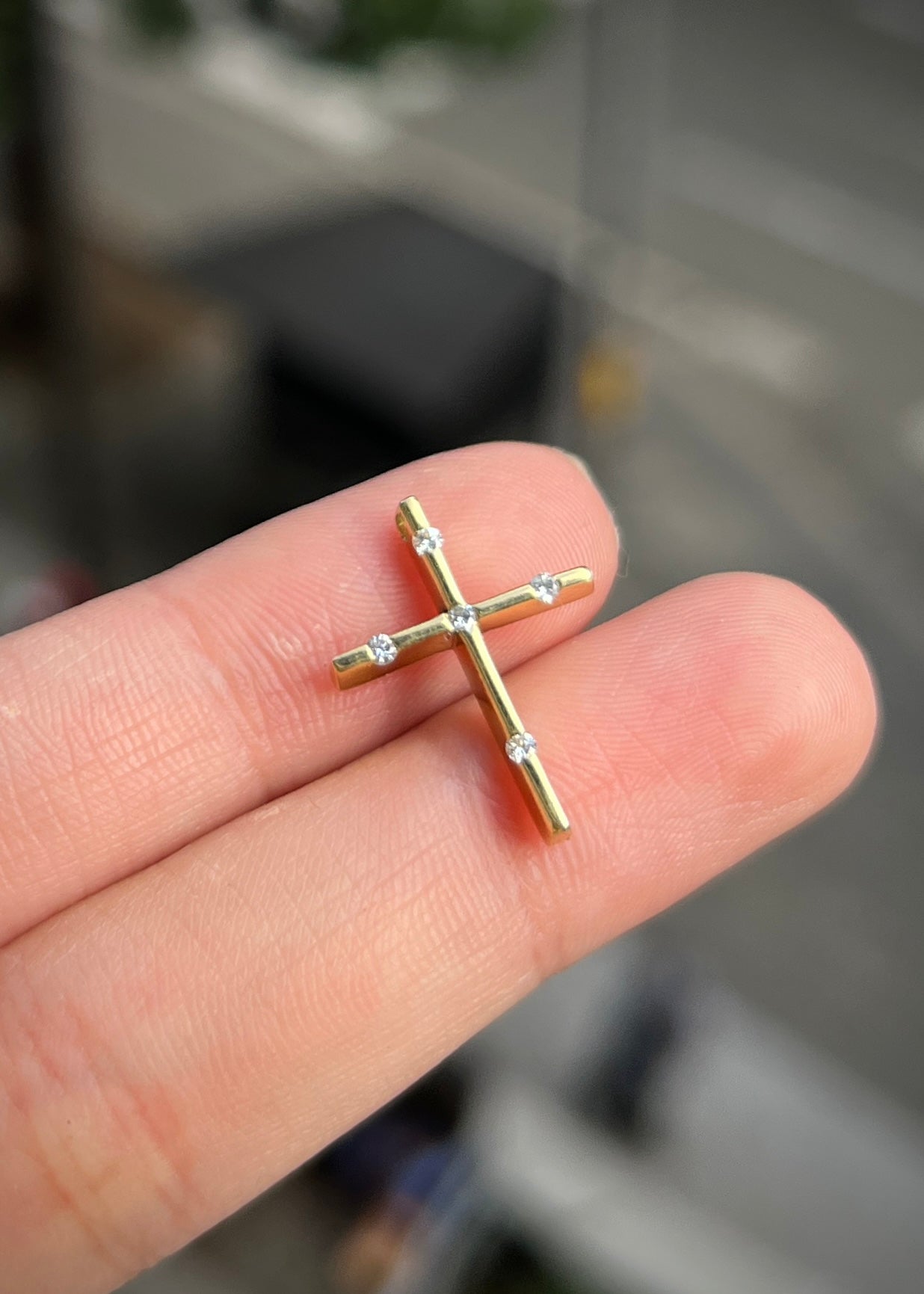 Dije cruz con swarovski blanco 1.5gr / Largo 1.9cm / Oro Amarillo italy cte M