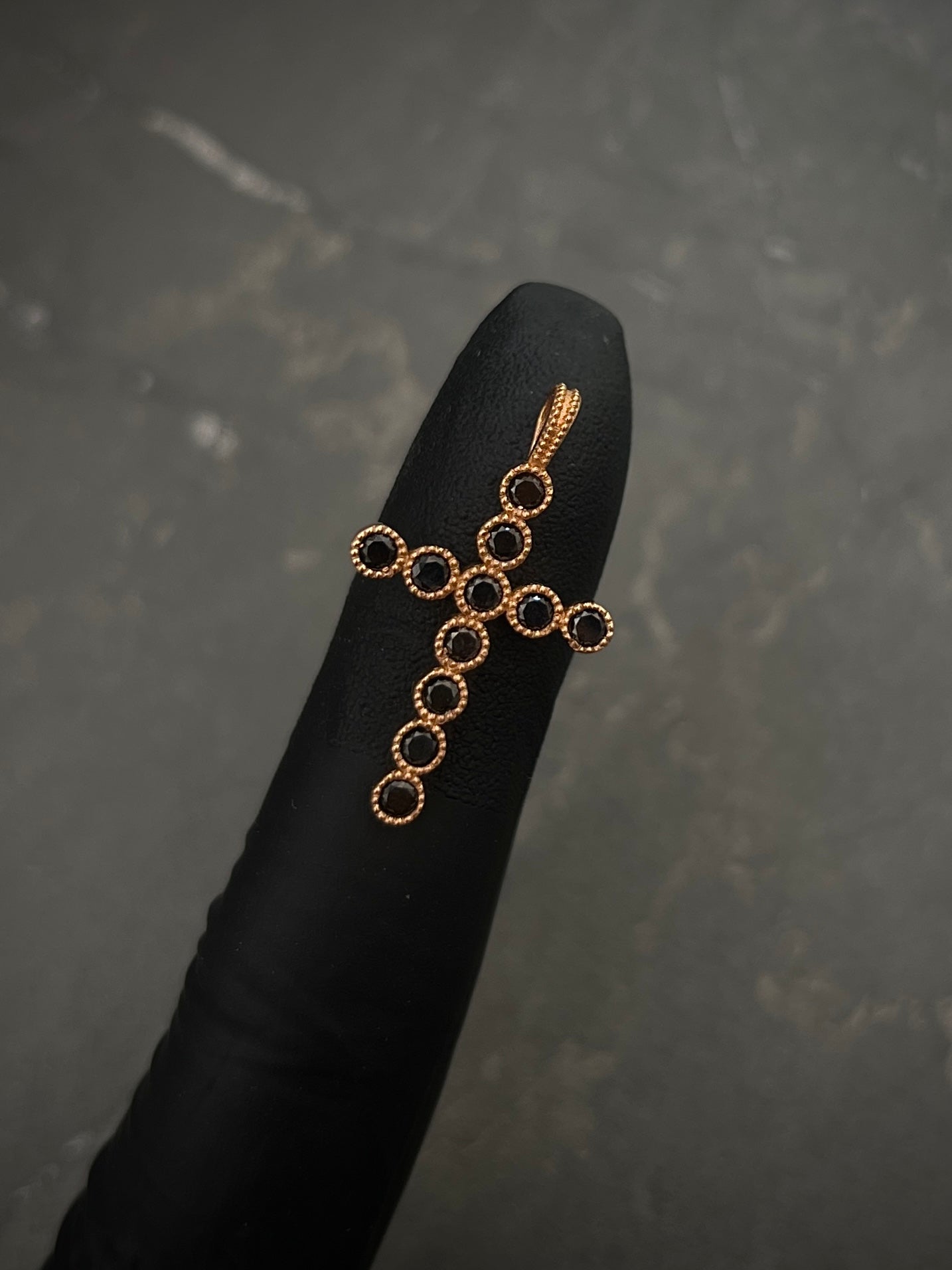 Dije de cruz con 66pts de diamante negro 1.8gr / Oro Rosado (Joya) P