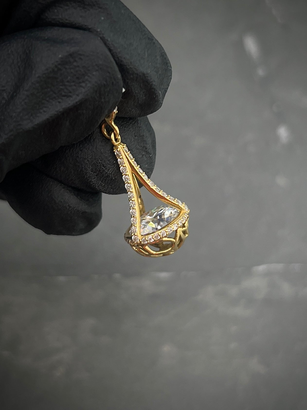 Dije de pendulo con 365 pts de Moiss blanca 2.8gr / Oro Amarillo (Joya) P