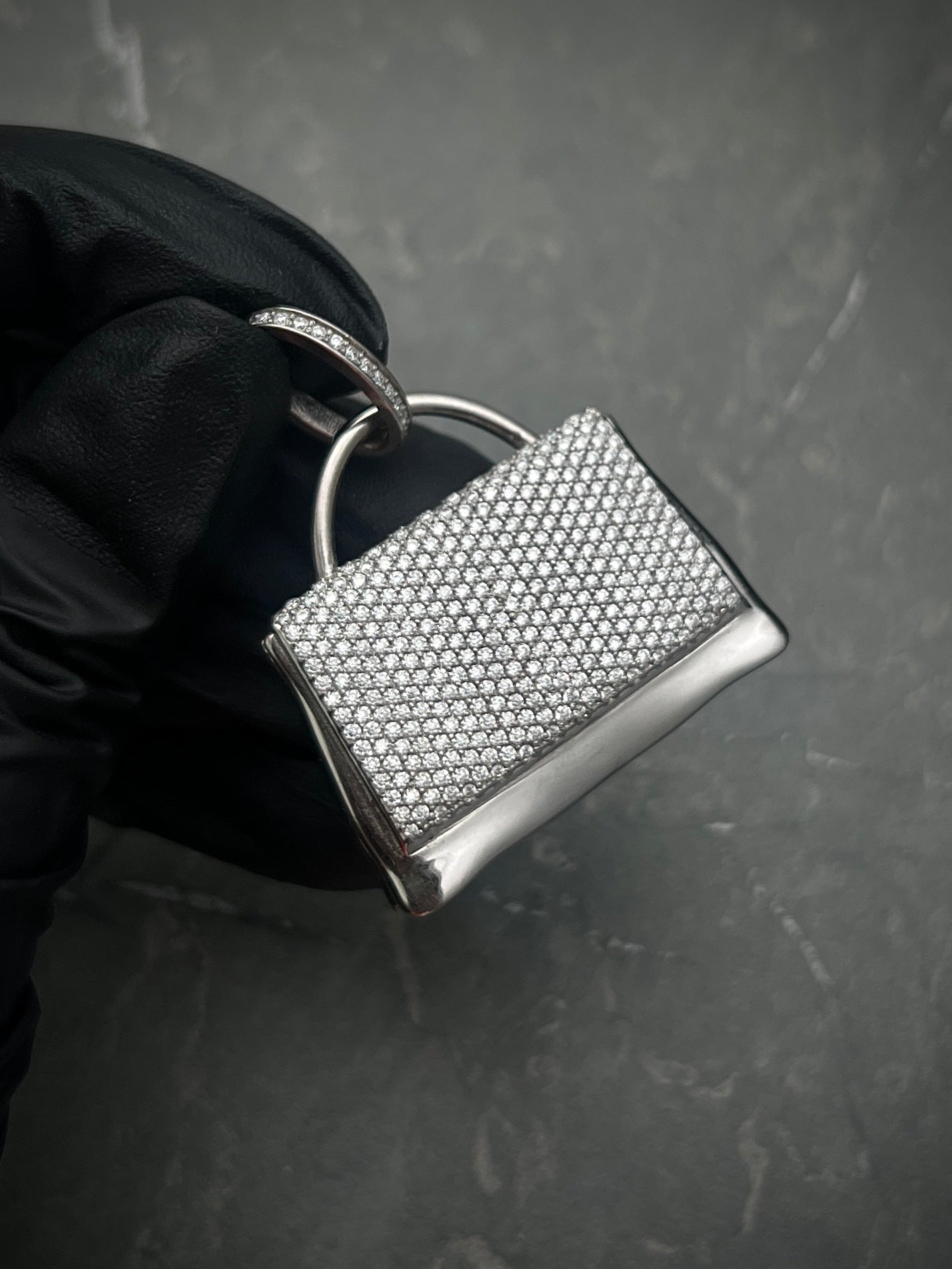 Dije de bolso con MOS 330pts (0.35QTS) 37.6gr / 4.5cm / Oro Blanco Nac (Joya) B