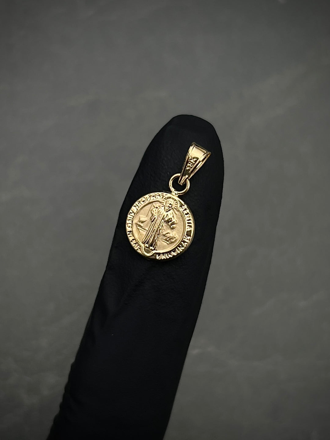 Dije san benito 0.55gr / 1.5cm — Oro Amarillo