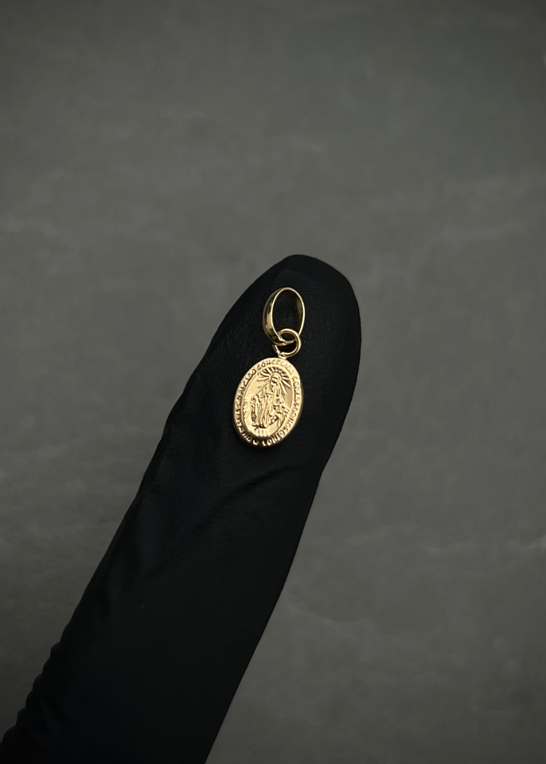 Dije virgen de la milagrosa 0.3gr / Largo 1.4cm — Oro Amarillo