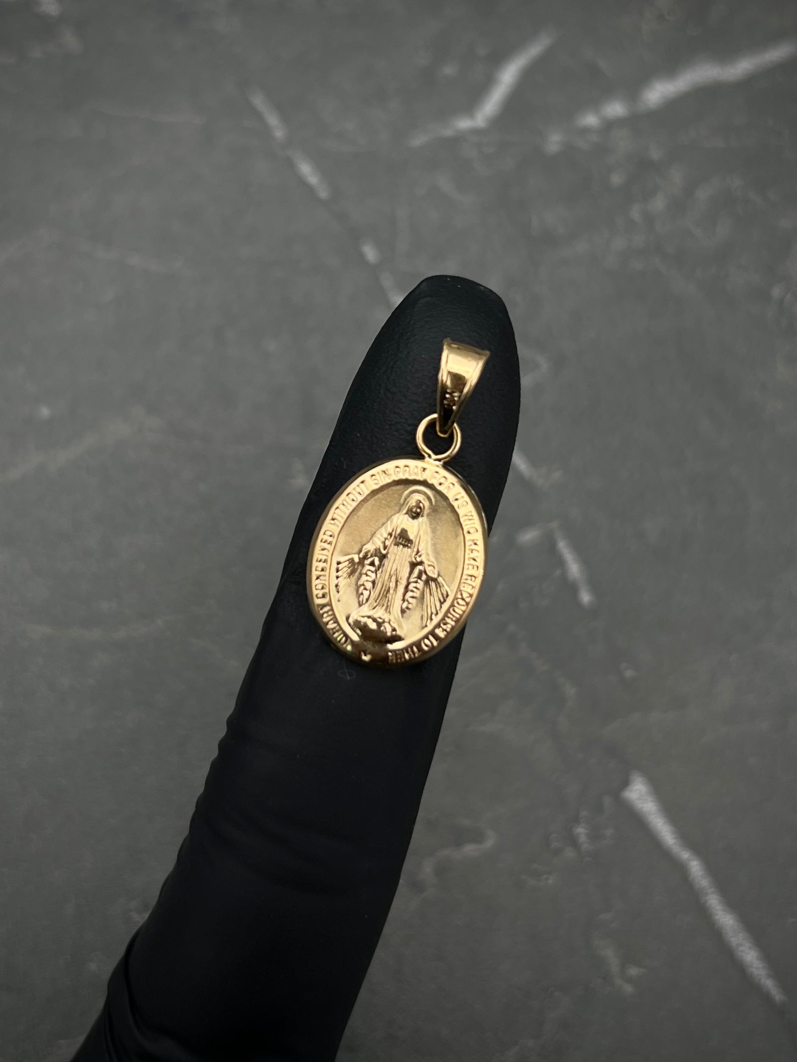Dije Virgen de la milagrosa 1.05gr / Largo 2.5cm / Oro Amarillo Nac M