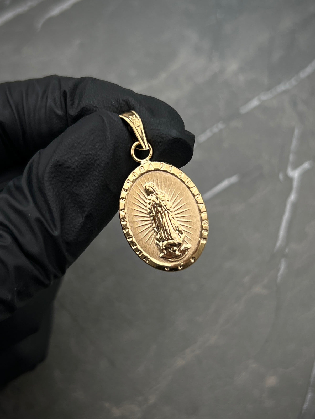 Dije virgen de guadalupe 1.55gr / Largo 3.1cm / Oro Amarillo Nac M