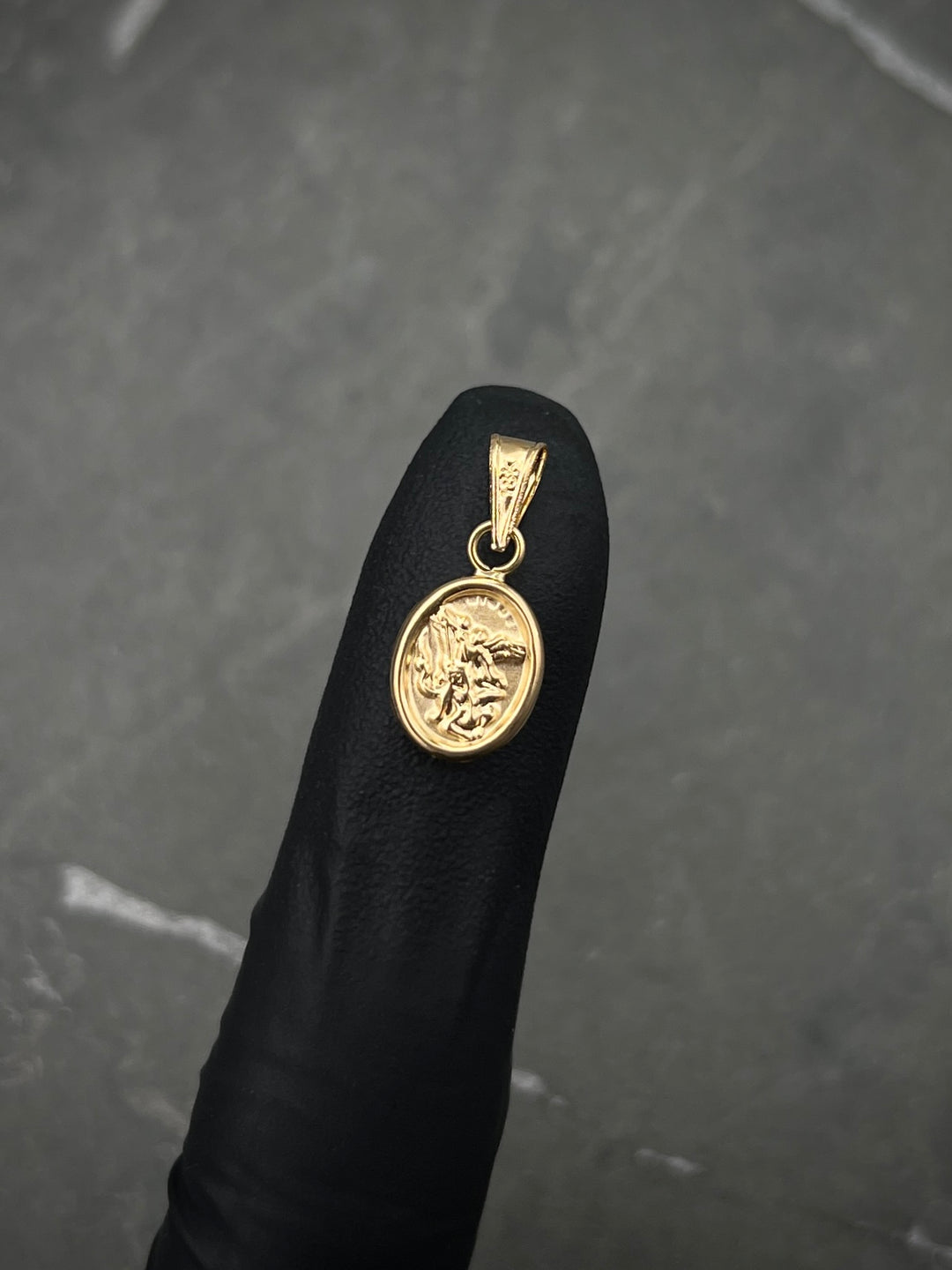 Dije arcangel San Miguel 0.45gr / Largo 1.7cm — Oro Amarillo