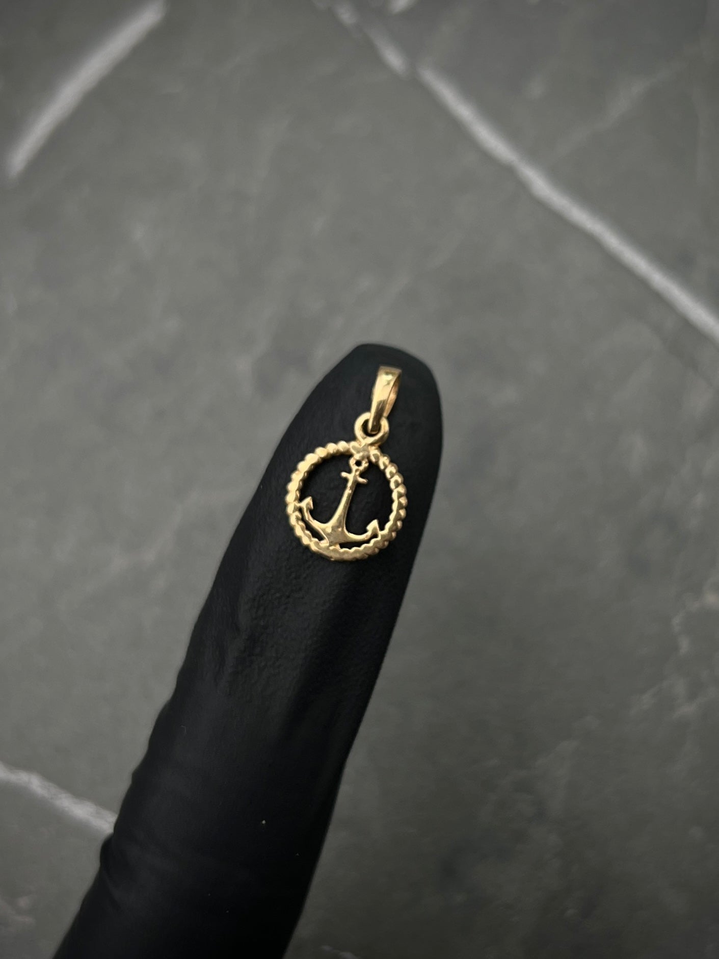 Dije ancla 0.6gr / Largo 1.7cm / Oro Amarillo Nac B