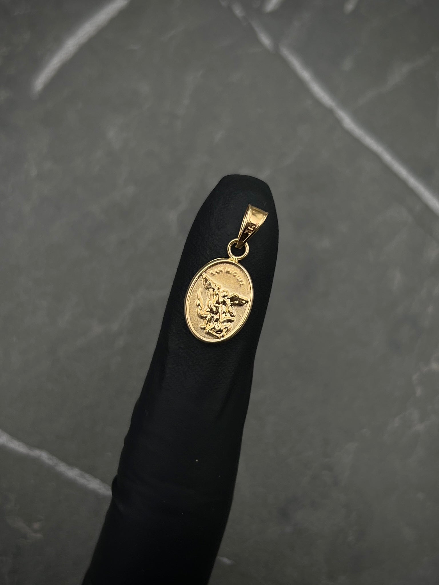 Dije arcangel san miguel 0.5gr / Largo  1.9cm / Oro Amarillo Nac P