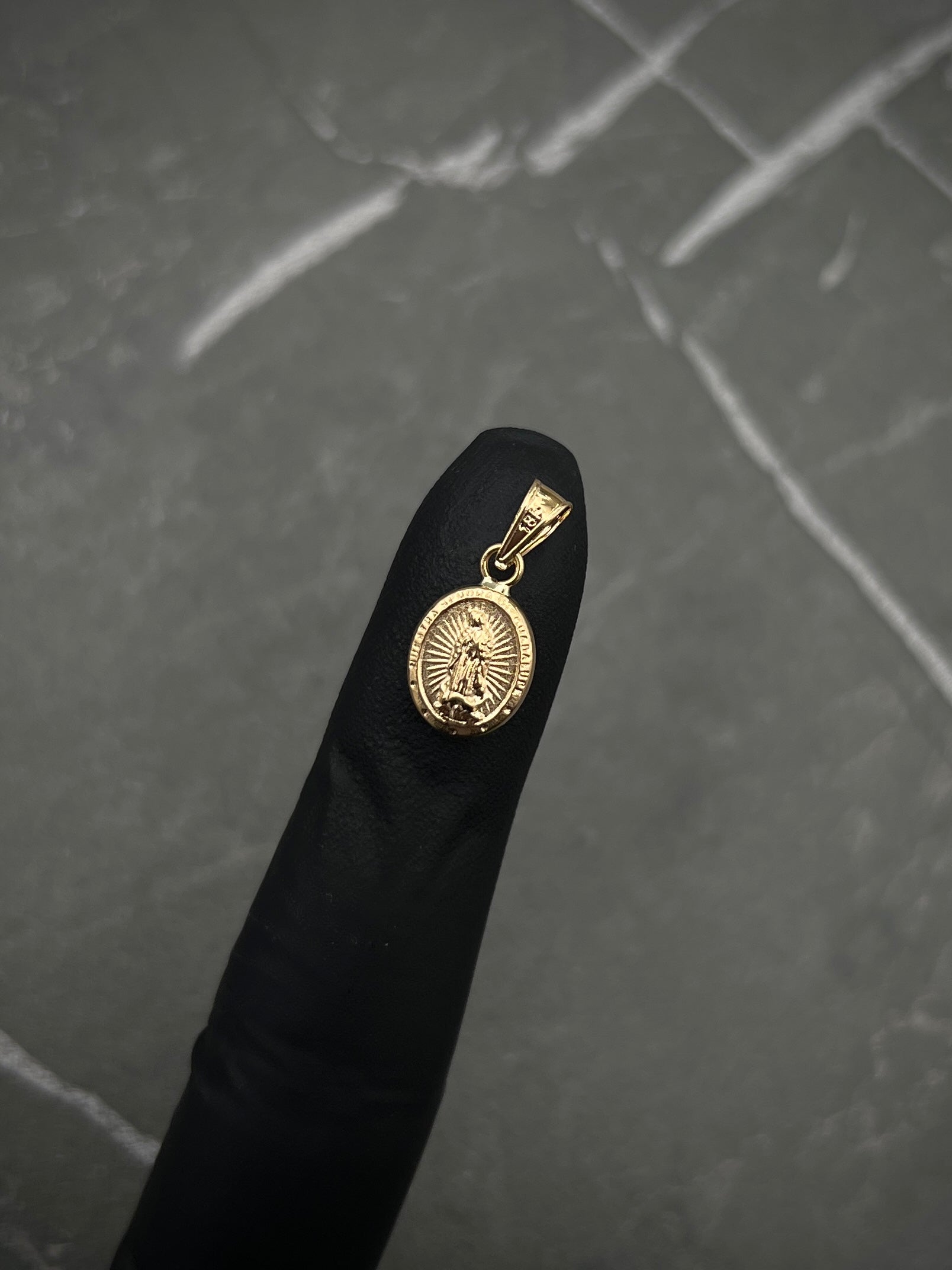 Dije virgen de guadalupe 0.5gr / Largo 1.7cm / Oro Amarillo Nac M