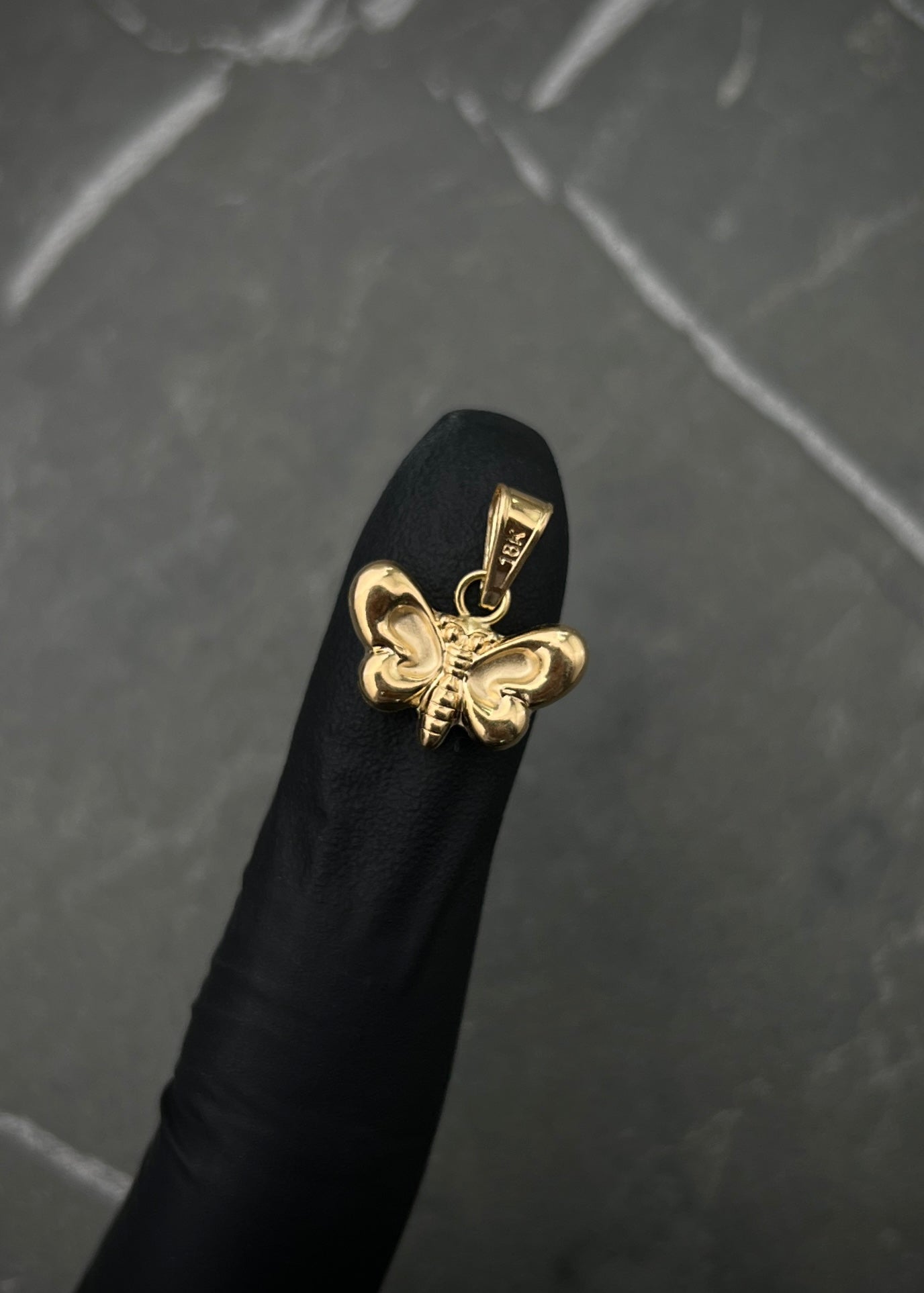 Dije Mariposa 0.8gr / Largo 1.5cm / Oro Amarillo Nac M