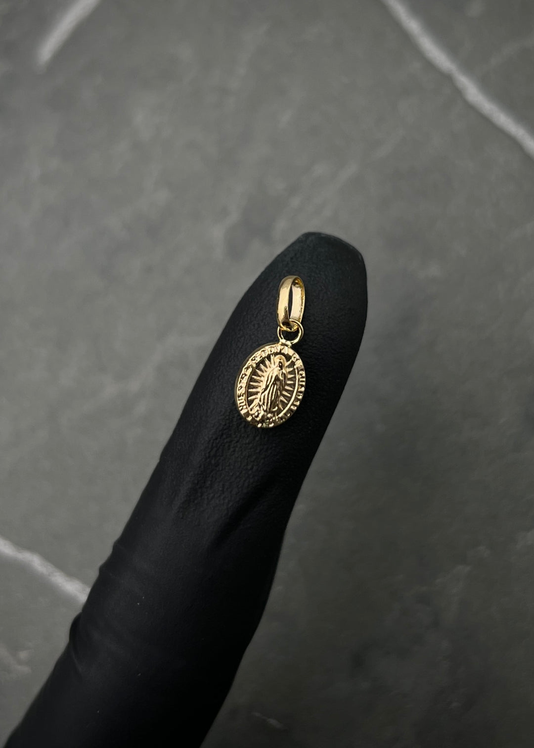 Dije virgen de guadalupe. 0.35gr / Largo 1.5cm — Oro Amarillo
