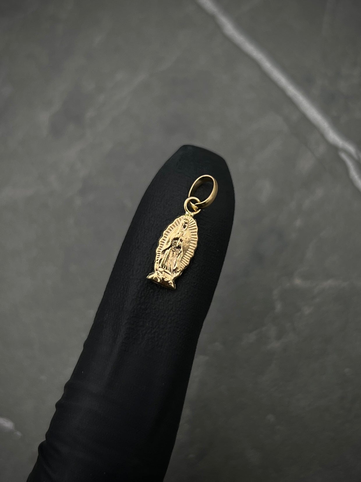 Dije virgen de guadalupe 0.35gr / Largo 1.6cm / Oro Amarillo Nac B