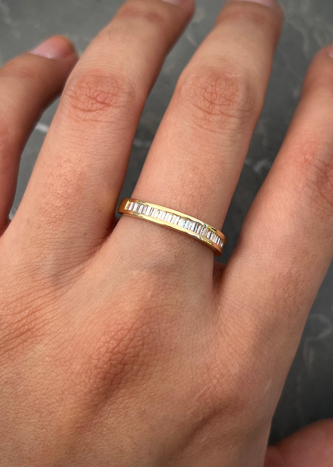 Anillo con swarovski blanco corte baguette 2.3gr / Talla 5 1/4 — Oro Amarillo