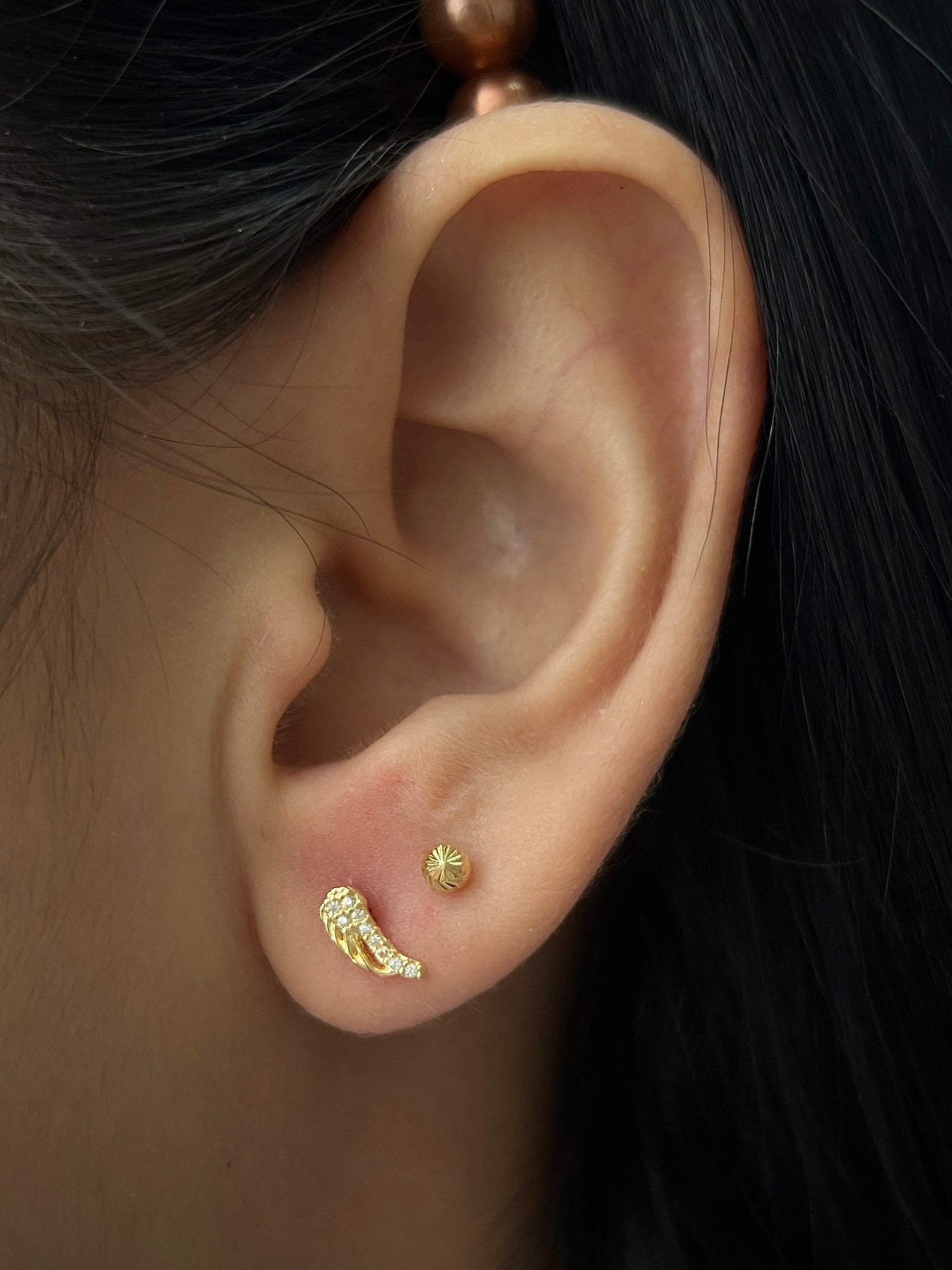 Topos de alas con swarovski blanco 0.6gr / Largo 0,3cm — Oro Amarillo