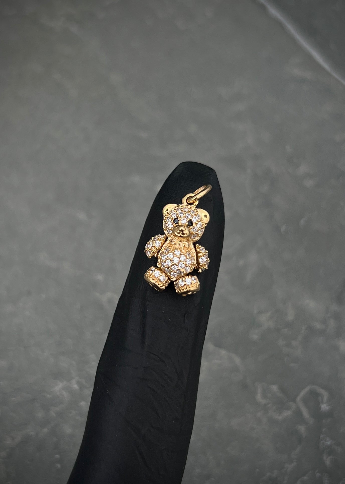 Dije oso articulado con swarovski blanco 2.6gr / Largo 1.9cm / Oro Amarillo Nac B