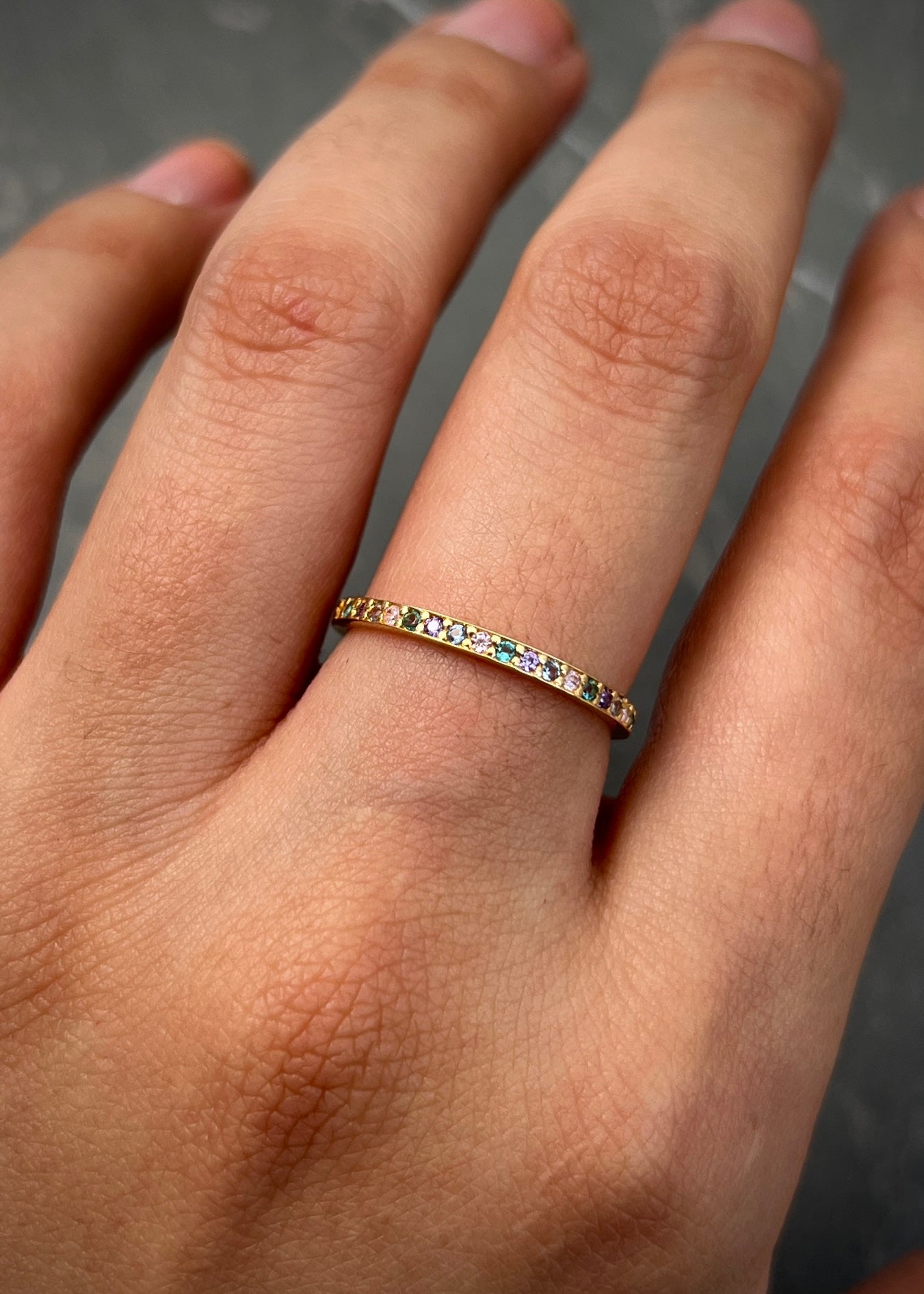 Anillo con Swarovski multicolor 1.3gr / TALLA 6 1/4 / Oro Amarillo Nac*