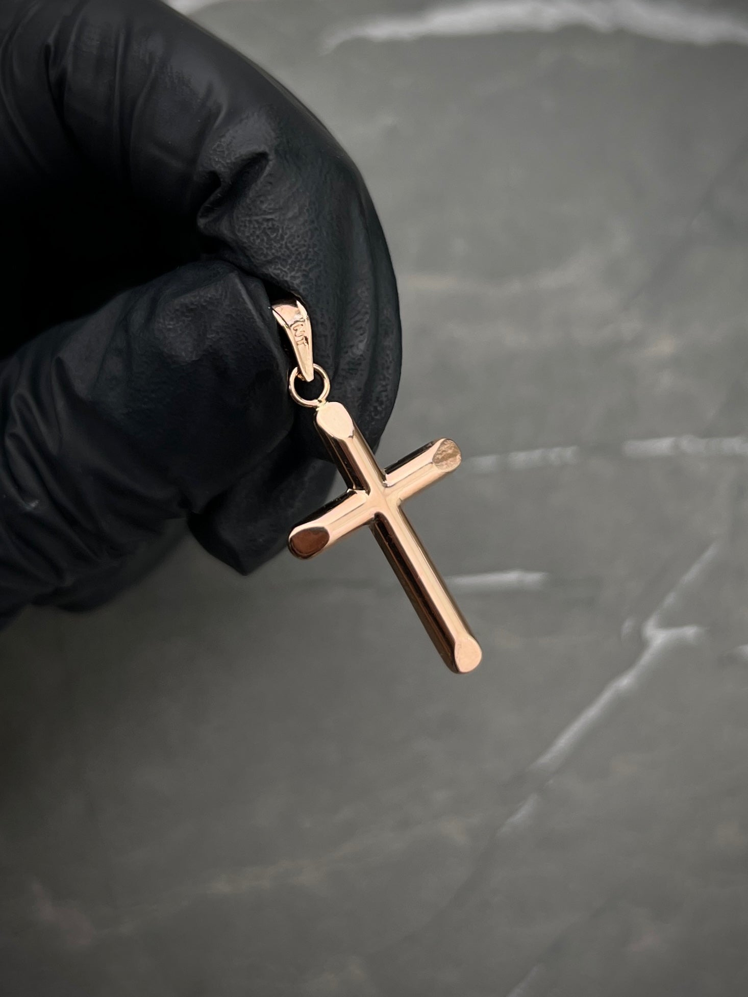 Dije cruz lisa 0.55gr / Largo 2.5cm / Oro Rosado Nac B