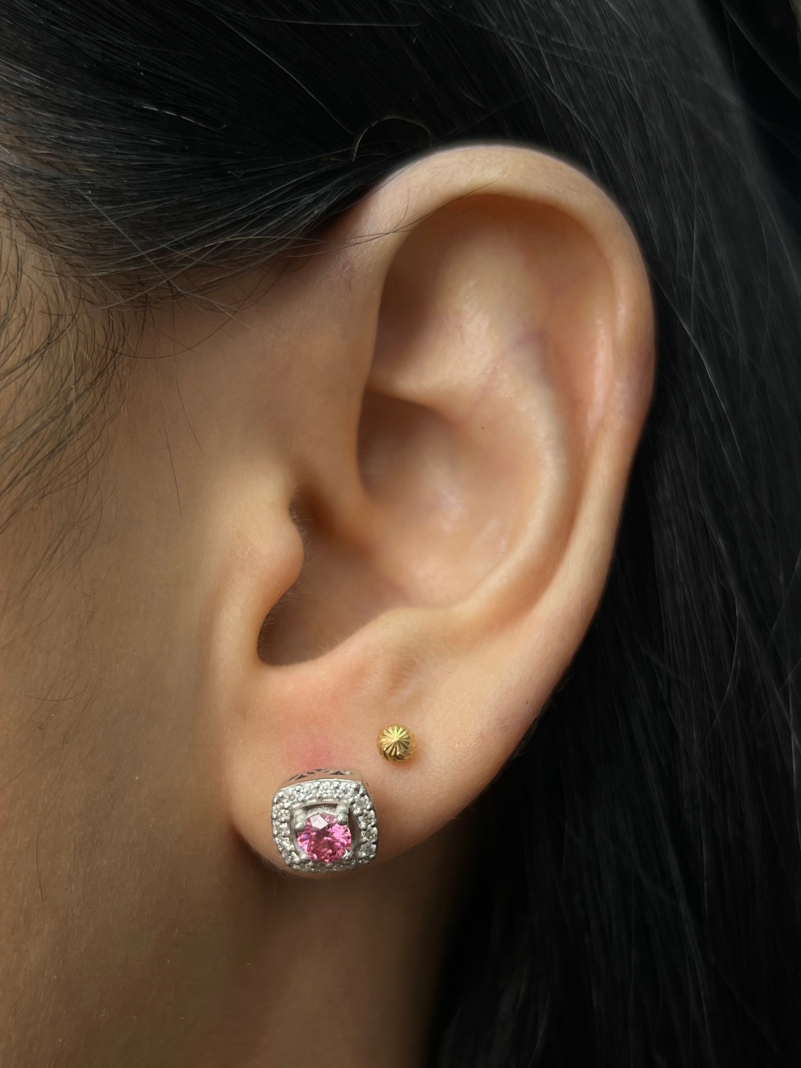 Topos con 74pts de moissanita rosada y blanca 3.8gr / Largo 1.5cm / Oro Blanco Nac (Joya) B