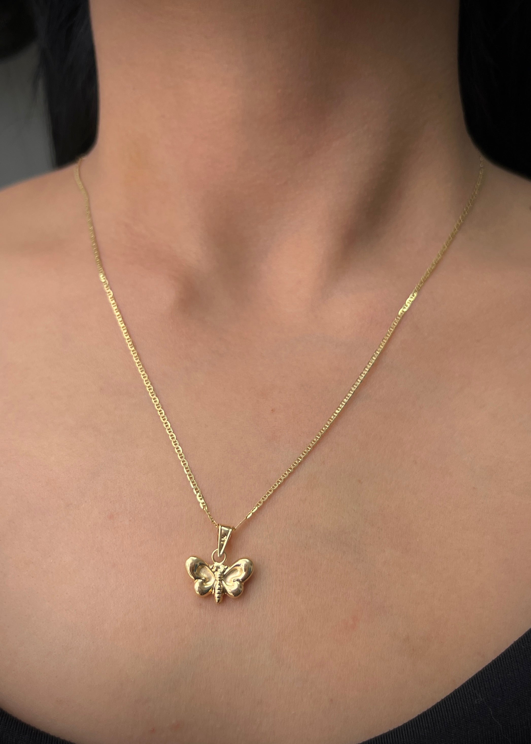 Dije Mariposa 0.8gr / Largo 1.5cm / Oro Amarillo Nac M