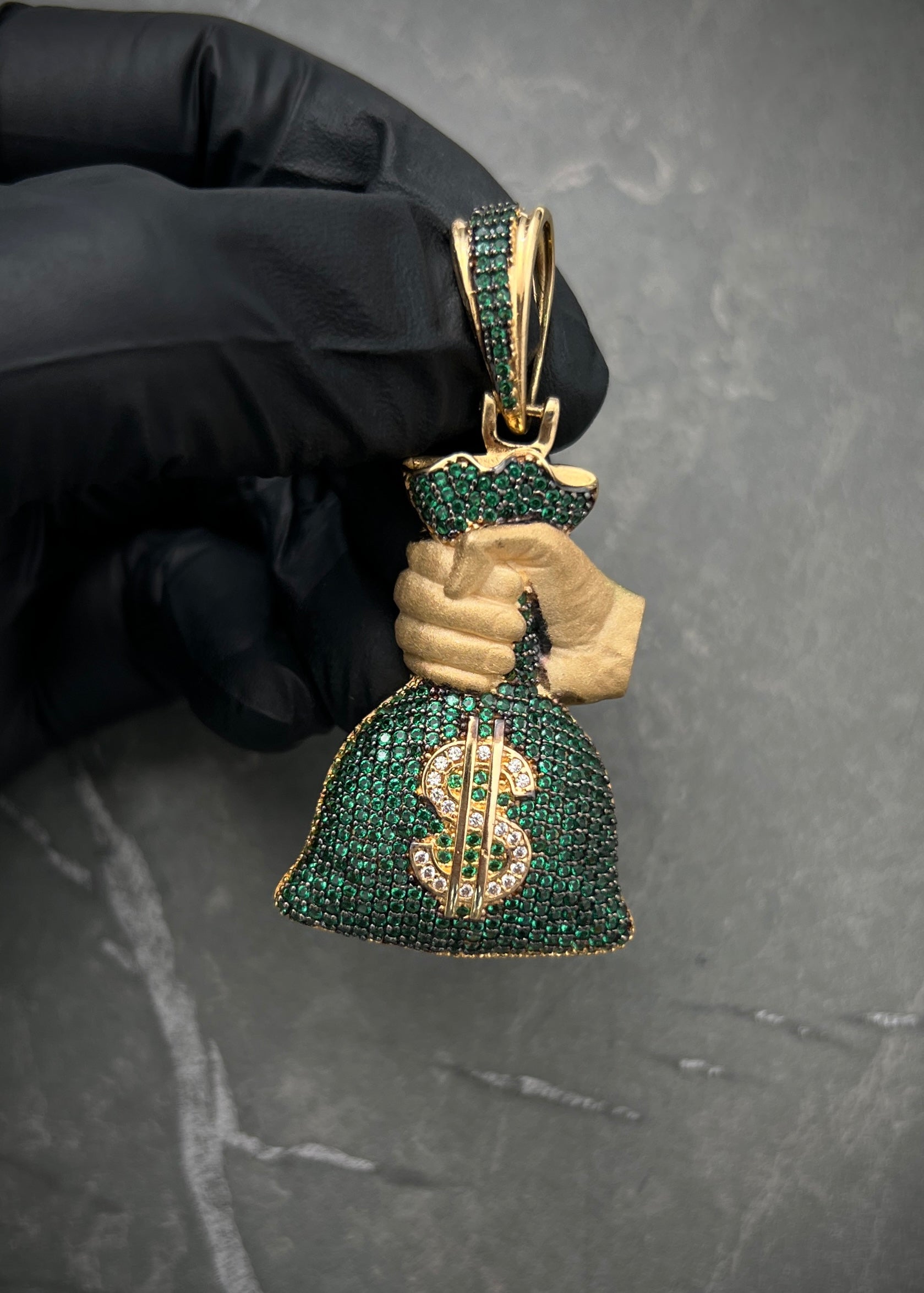 Dije bolsa de dinero con swarovski verde 15.75gr / Largo 5.5cm / Oro Amarillo Nac M