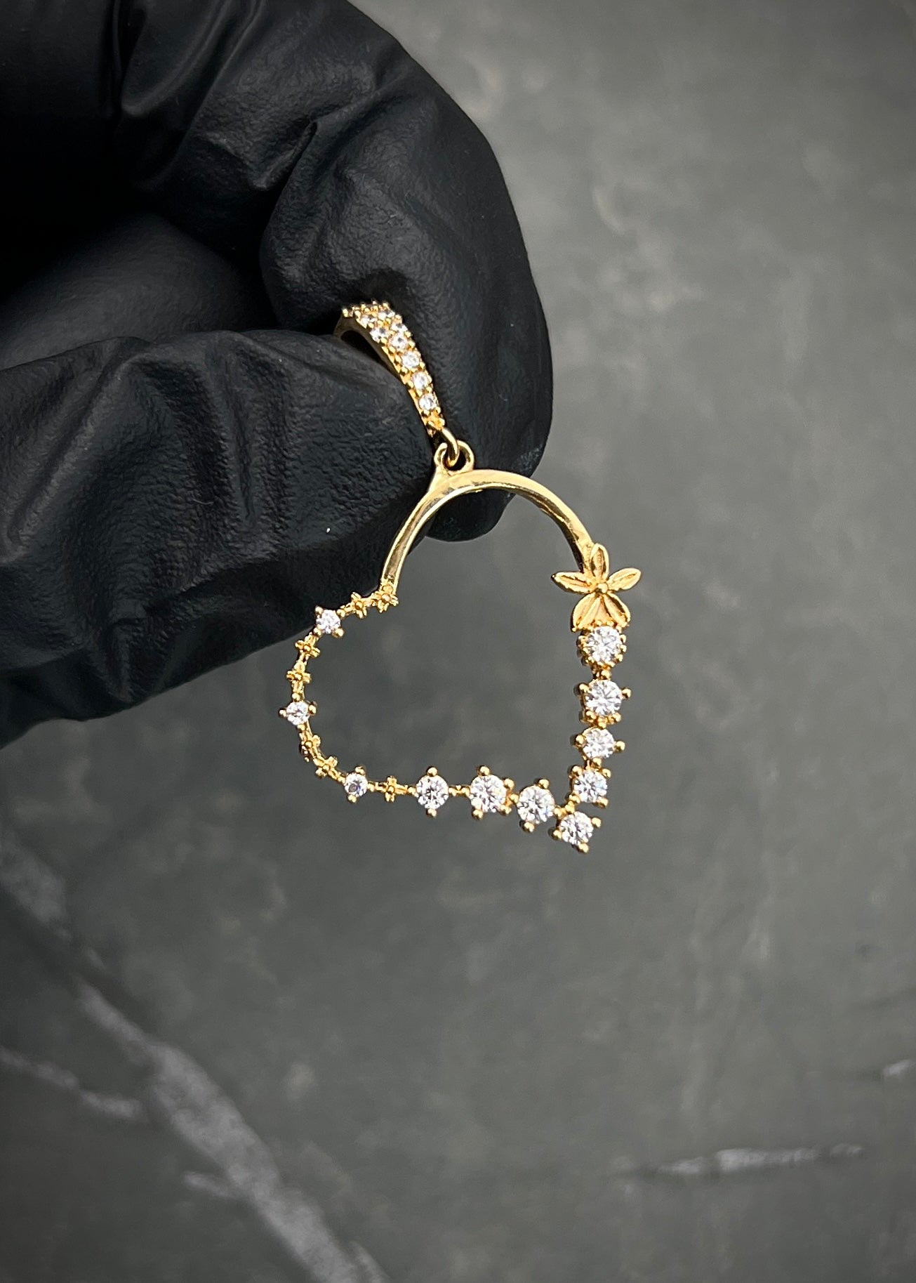 Dije corazon con swarovski blanco 2gr / Largo 3.3cm / Oro Amarillo Nac P