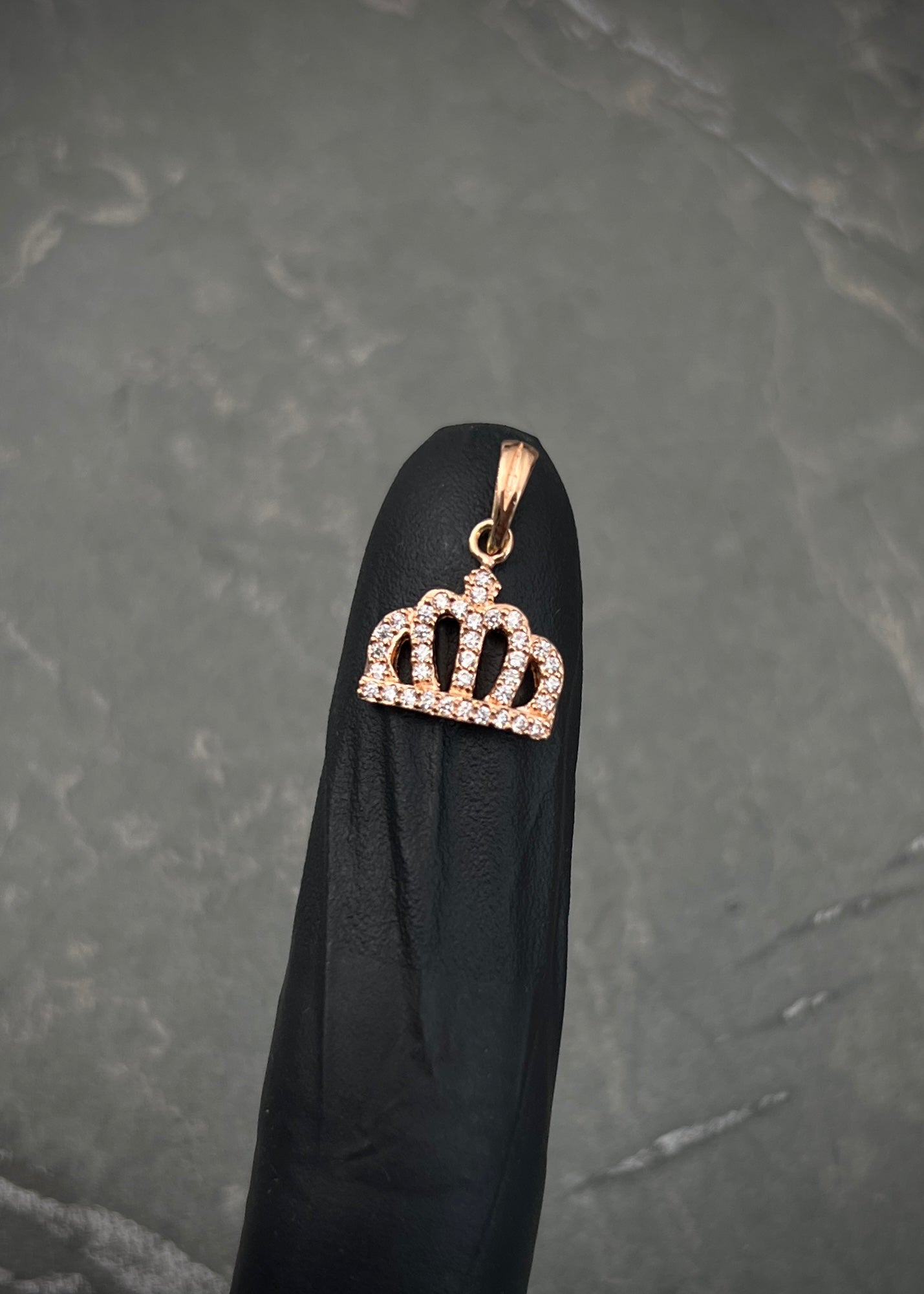 Dije corona con swarovski blanco 1.05gr / Largo 1.7cm / Oro Rosado Nac P