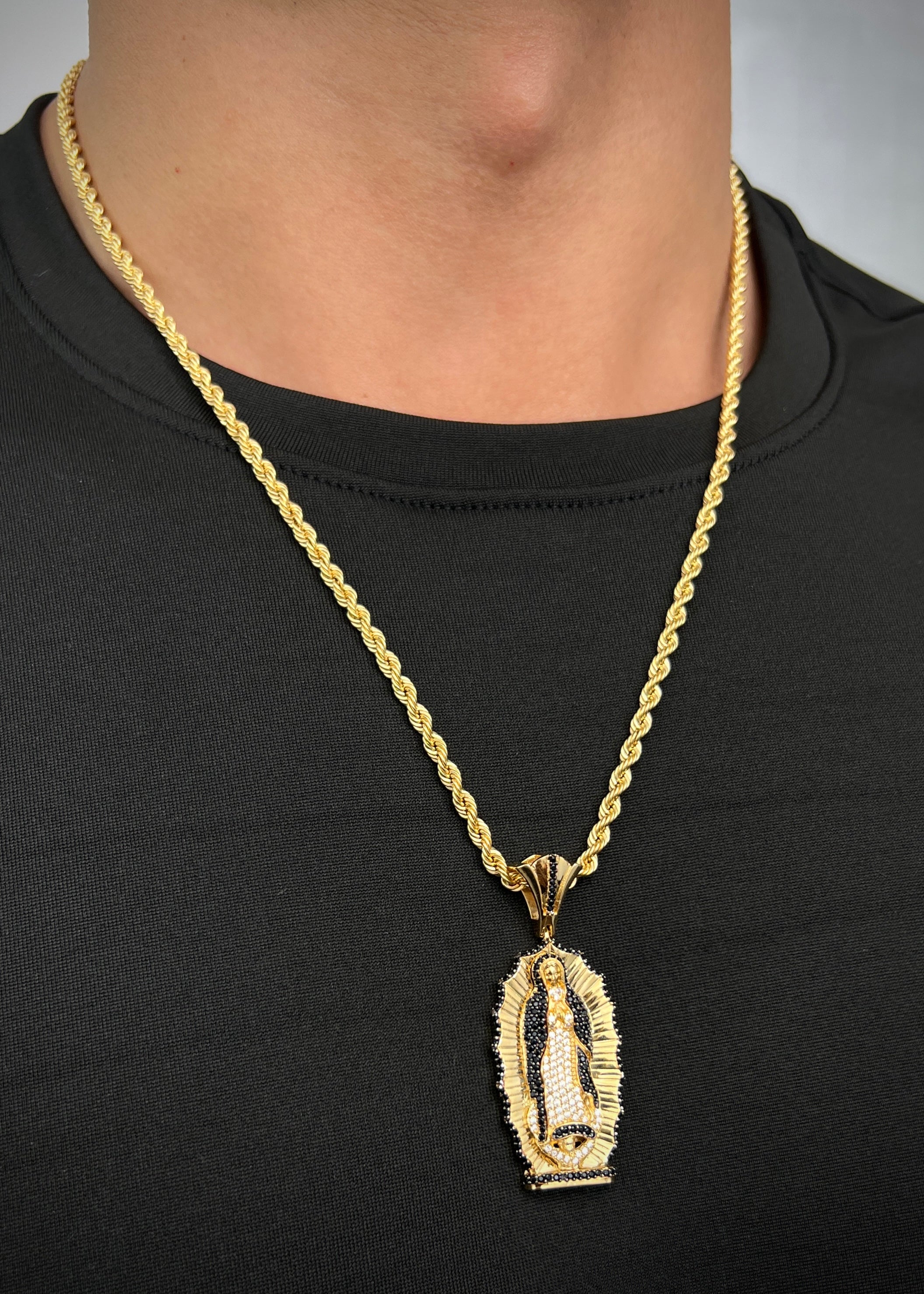 Dije virgen de guadalupe con swarovski negro 14.55gr / Largo 5cm / Oro Amarillo Nac B