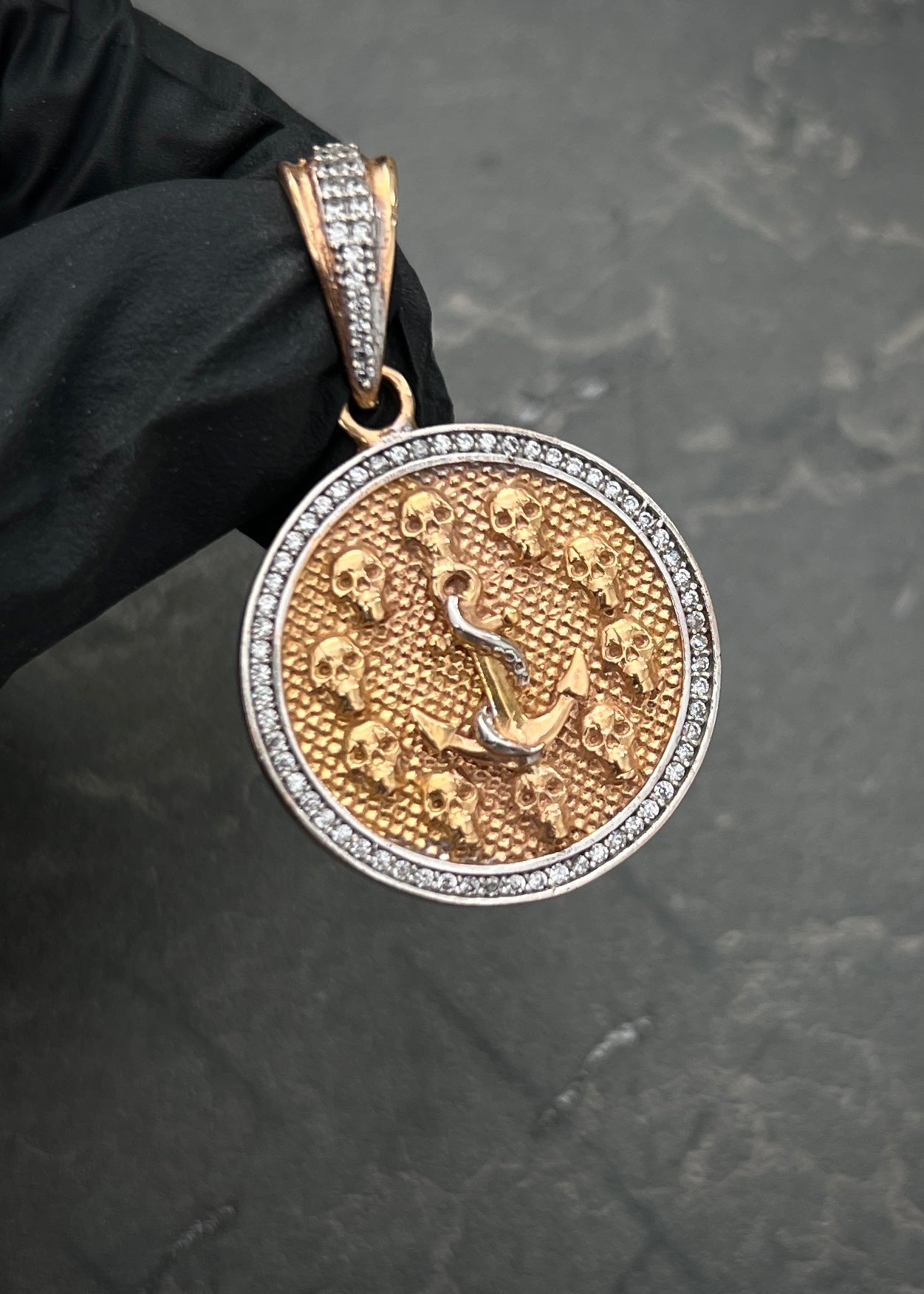 Dije MEDALLA DE ANCLA 8.6gr / Largo: 3.9cm / Dos Oros Nac M