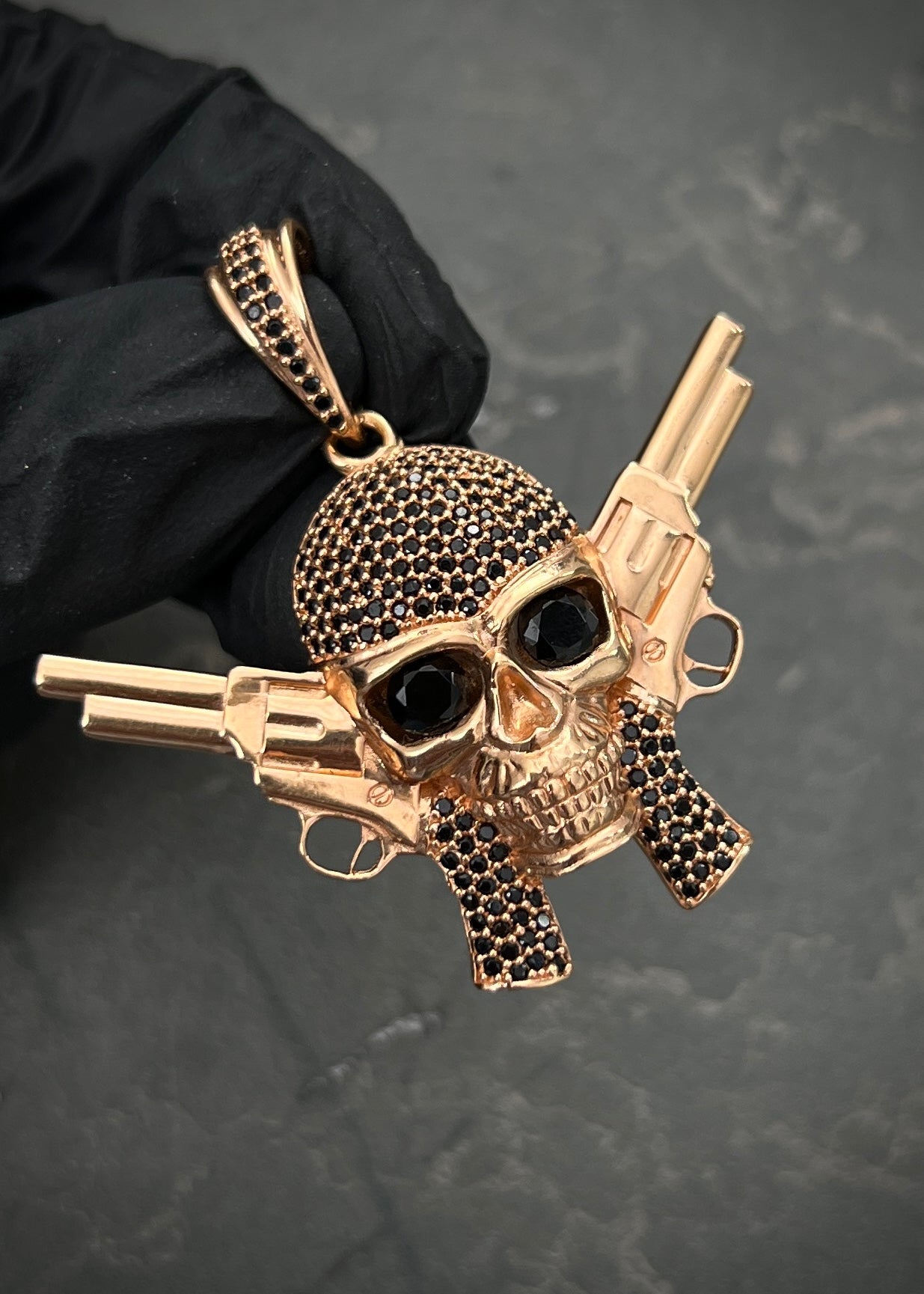 Dije CALAVERA CON SWAROVSKI NEGRO 12.1gr / Largo: 4.3cm / Oro Rosado Nac M