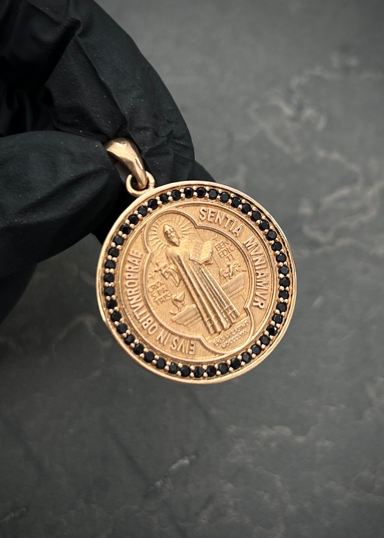 Dije MEDALLA DE SAN BENITO 8.75gr / Largo: 3.5cm / Oro Rosado Nac M