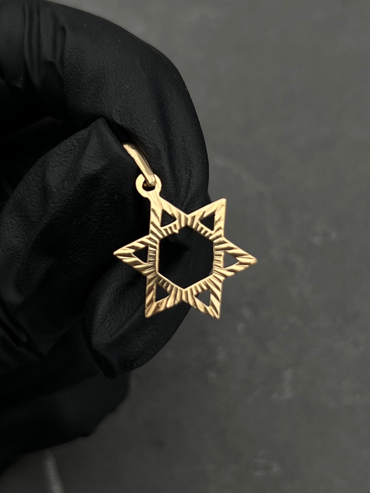 Dije ESTRElla DE DAvid Diamantada 1.75gr / Largo 3.3cm — Oro Amarillo