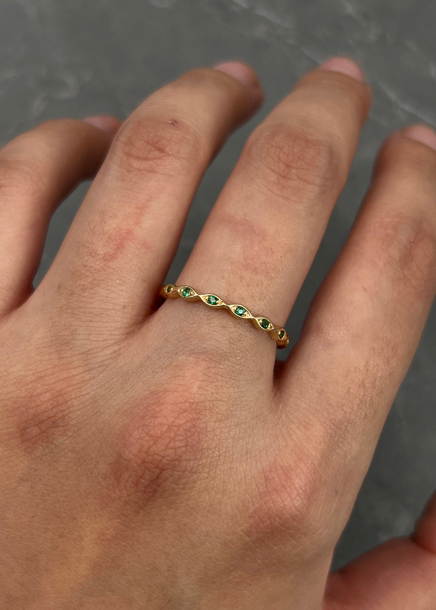 Anillo con swarovski verde 1.7gr / TALLA 6 3/4 / Oro Amarillo Nac B