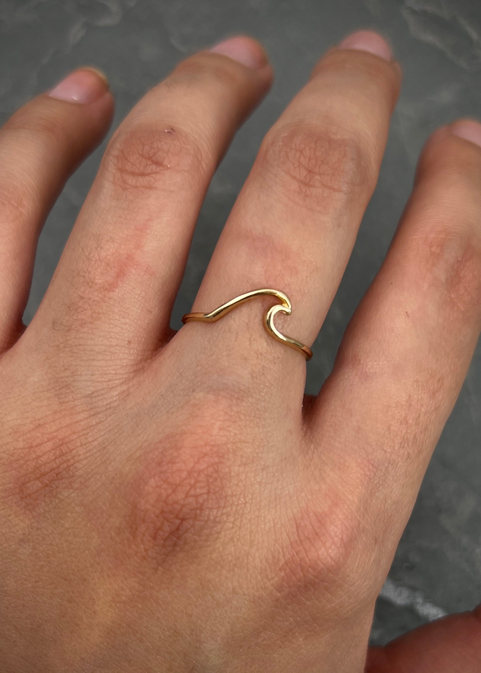 Anillo ola 0.7gr / TALLA 5 3/4 / Oro Amarillo Nac M